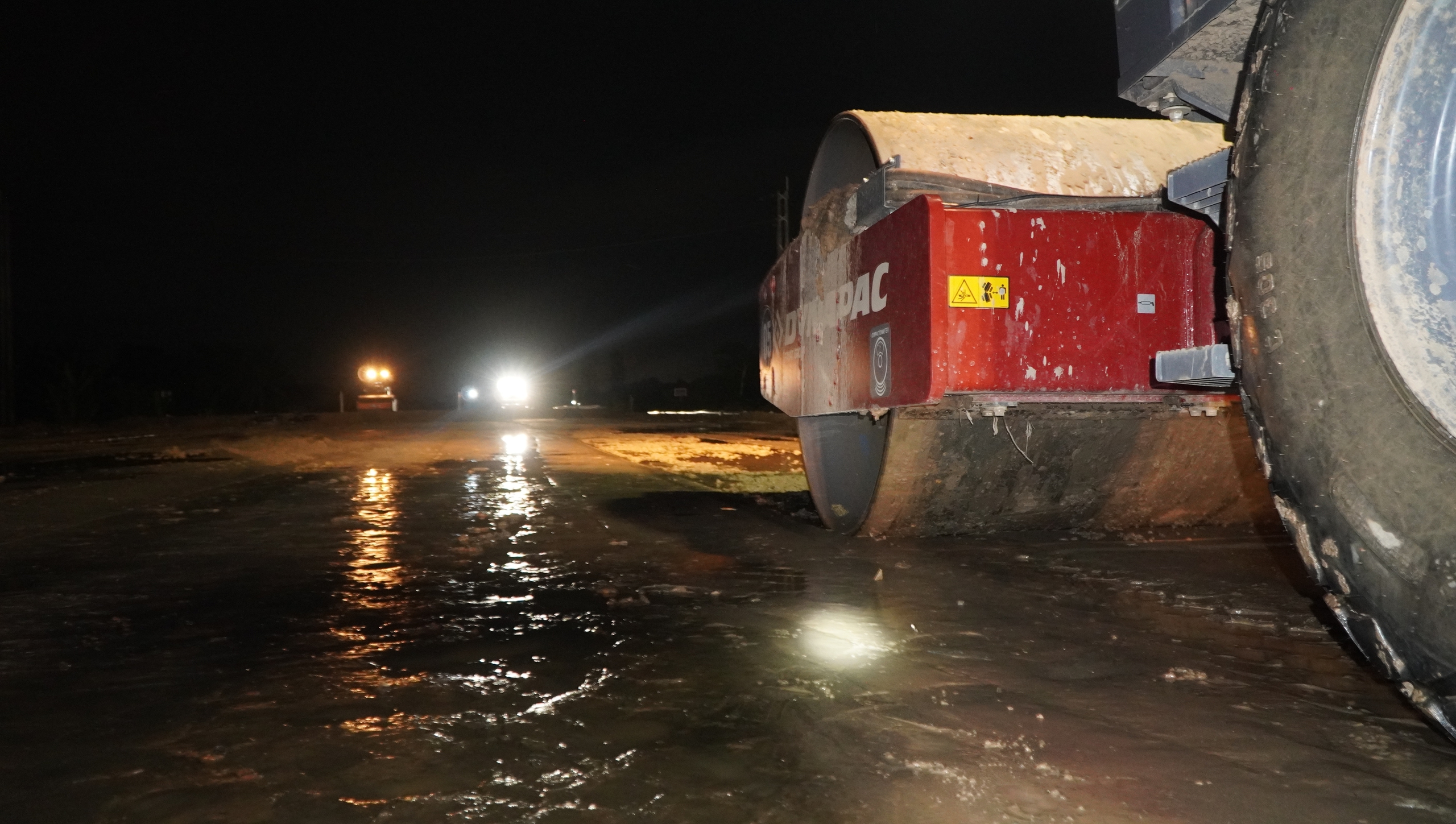 Xuyên đêm trên công trường cao tốc Cao Lãnh - An Hữu- Ảnh 5. Xuyên đêm trên công trường cao tốc Cao Lãnh - An Hữu- Ảnh 5.