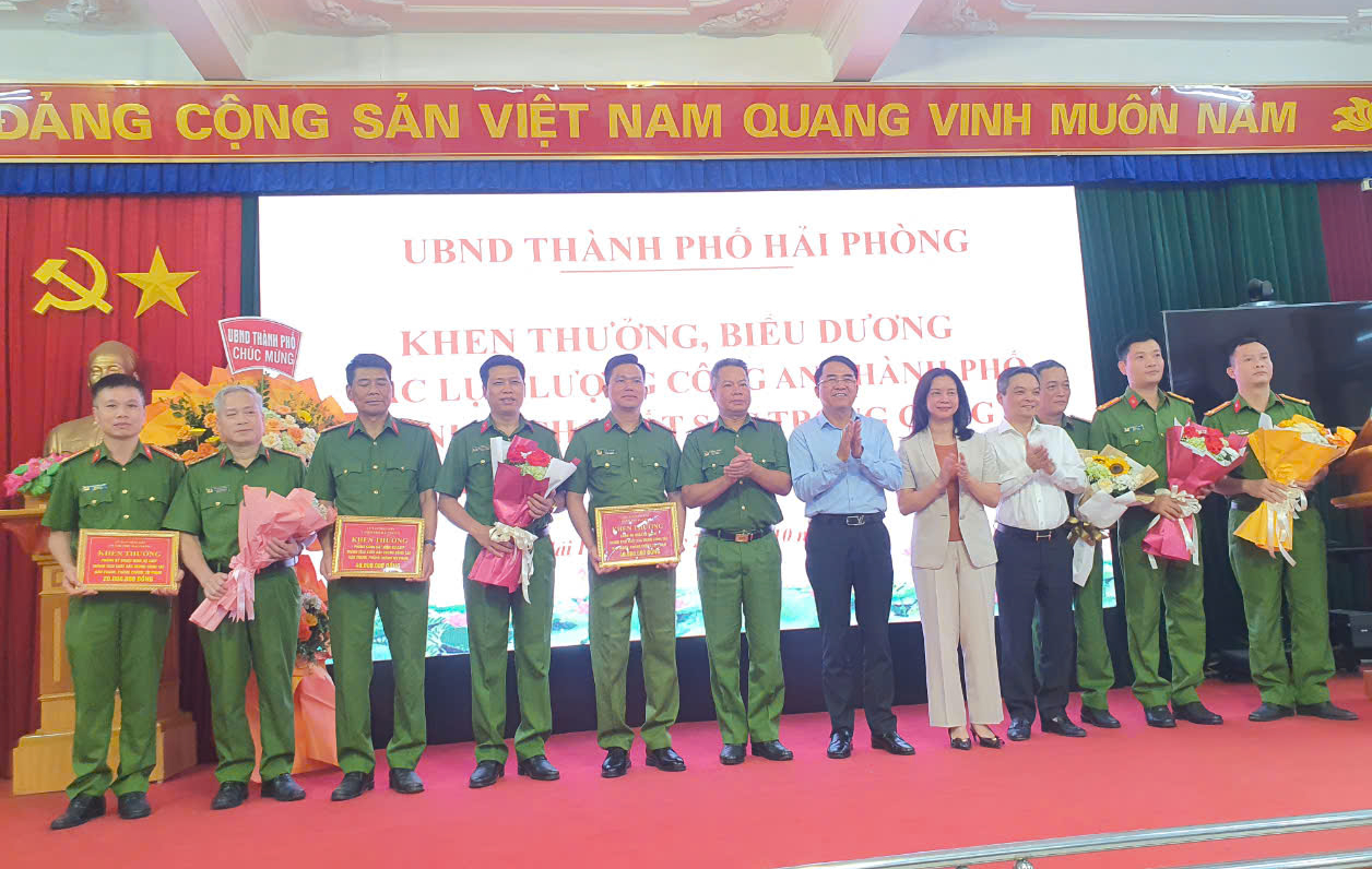 Qu&aacute; tr&igrave;nh giang hồ B&igrave;nh "đen" c&ugrave;ng 7 đ&agrave;n em nổ s&uacute;ng dằn mặt đối thủ- Ảnh 6.