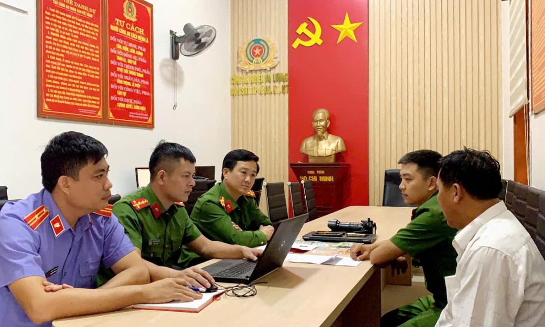 Bắt 2 đối tượng giả danh nh&agrave; b&aacute;o, cưỡng đoạt t&agrave;i sản của doanh nghiệp- Ảnh 3.