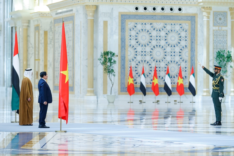 UAE bắn 21 ph&aacute;t đại b&aacute;c ch&agrave;o đ&oacute;n Thủ tướng Phạm Minh Ch&iacute;nh- Ảnh 4.