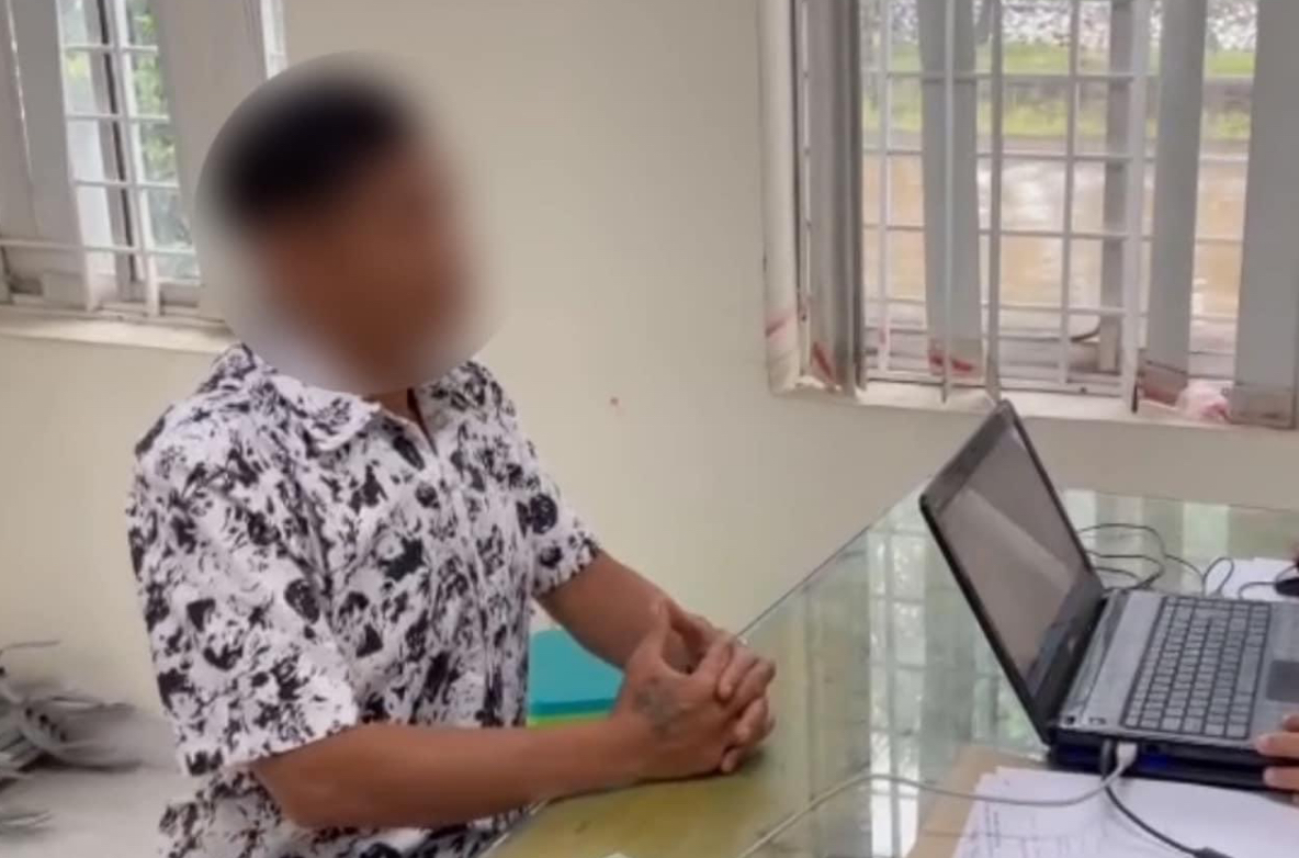 Xử phạt cặp vợ chồng đầu trần đi xe m&aacute;y v&agrave;o l&agrave;n &ocirc; t&ocirc; tr&ecirc;n QL51- Ảnh 1.