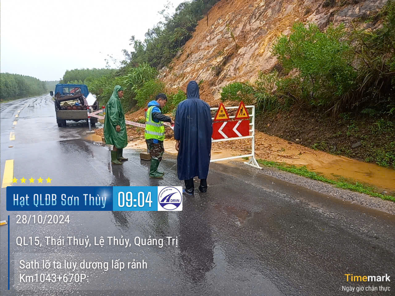 Quốc lộ 1A qua Quảng B&igrave;nh ngập s&acirc;u, giao th&ocirc;ng chia cắt- Ảnh 2.