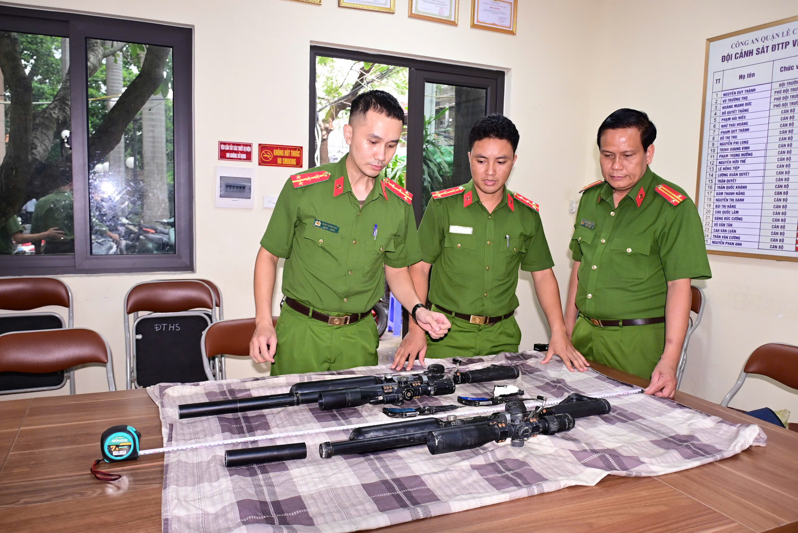 Qu&aacute; tr&igrave;nh giang hồ B&igrave;nh "đen" c&ugrave;ng 7 đ&agrave;n em nổ s&uacute;ng dằn mặt đối thủ- Ảnh 4.