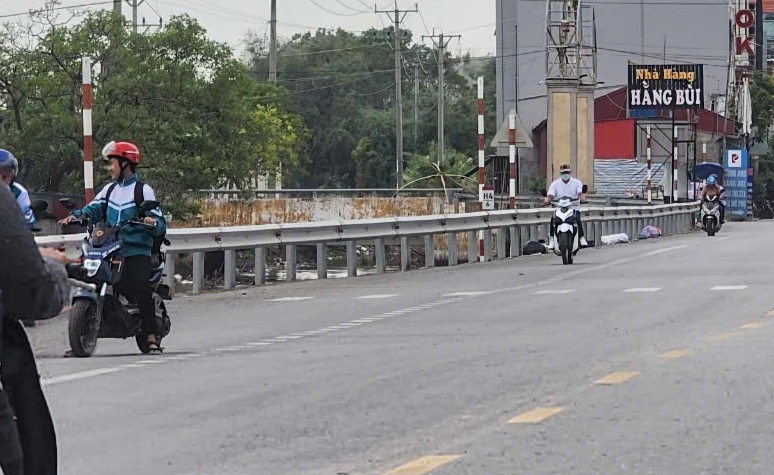 Th&aacute;i B&igrave;nh: Nguy cơ mất an to&agrave;n v&igrave; h&agrave;ng loạt biển b&aacute;o giao th&ocirc;ng chỉ c&ograve;n l&agrave; cọc sắt- Ảnh 2.