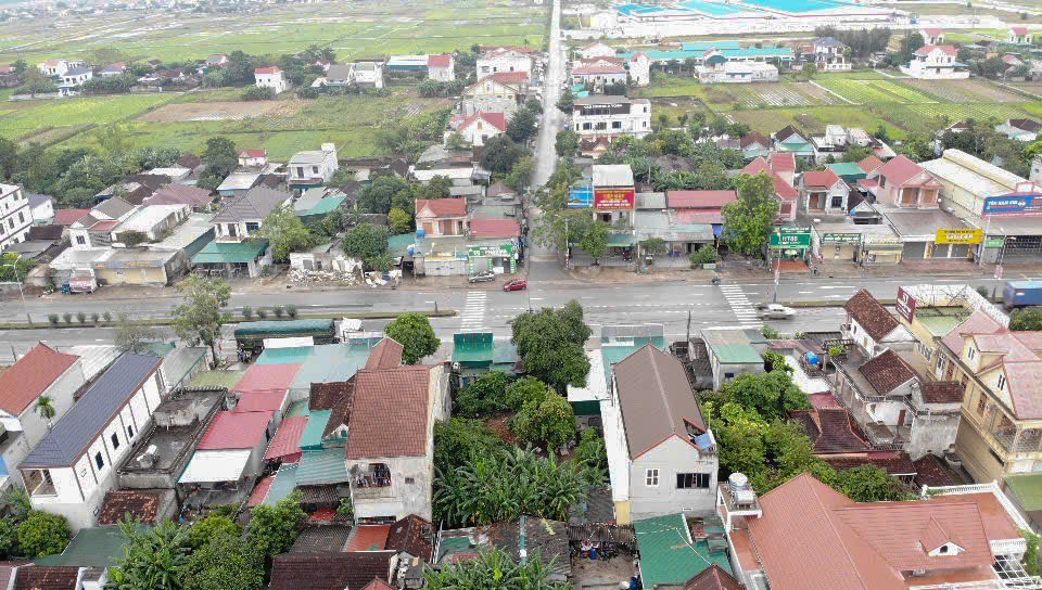 Nghệ An: Bất cập giao th&ocirc;ng ở ng&atilde; ba chợ Sy Nam tr&ecirc;n QL1, tai nạn r&igrave;nh rập người đi đường- Ảnh 4.