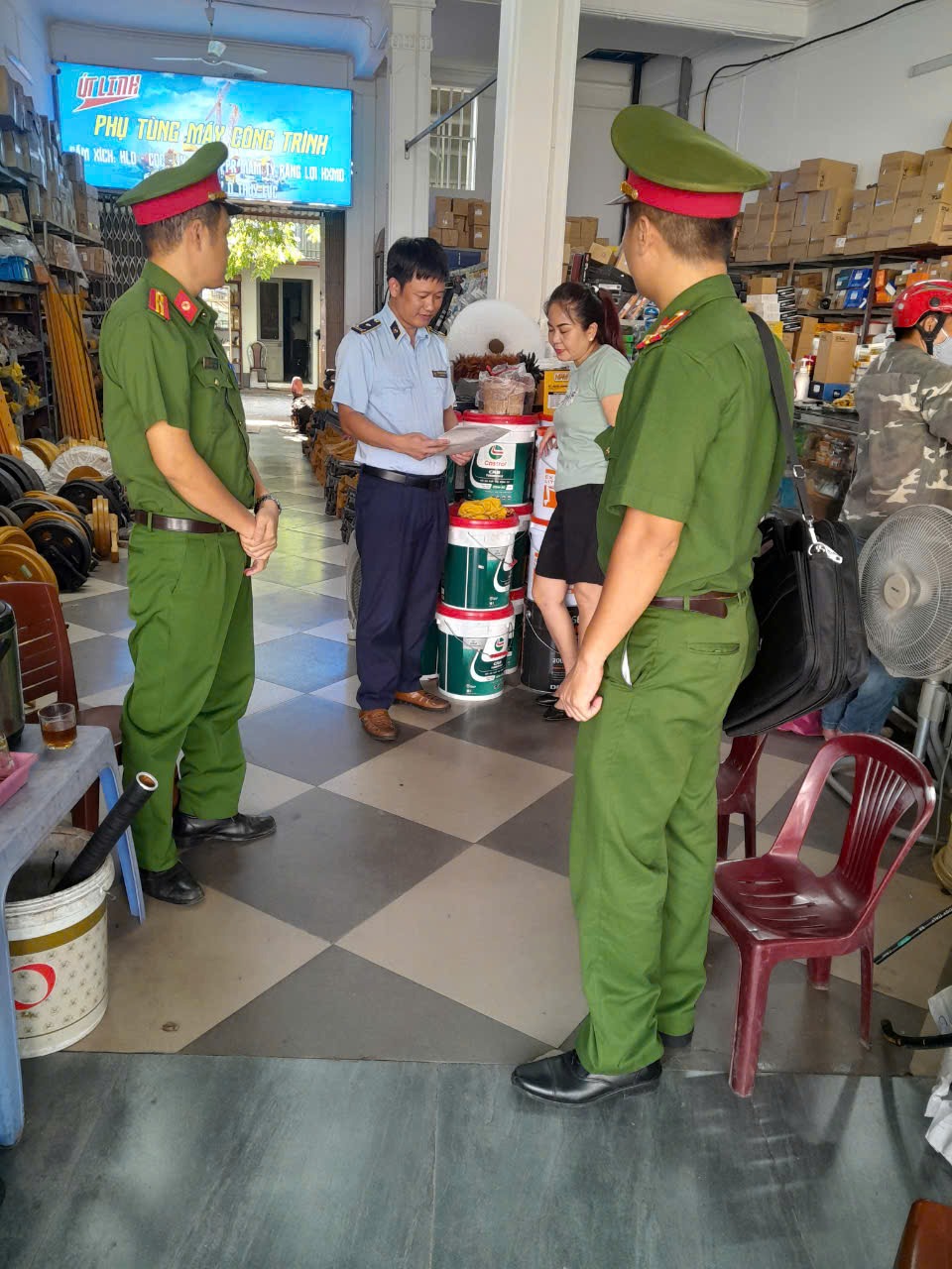 Tăng kiểm tra, thanh tra để dẹp nạn h&agrave;ng giả, h&agrave;ng nh&aacute;i- Ảnh 1.