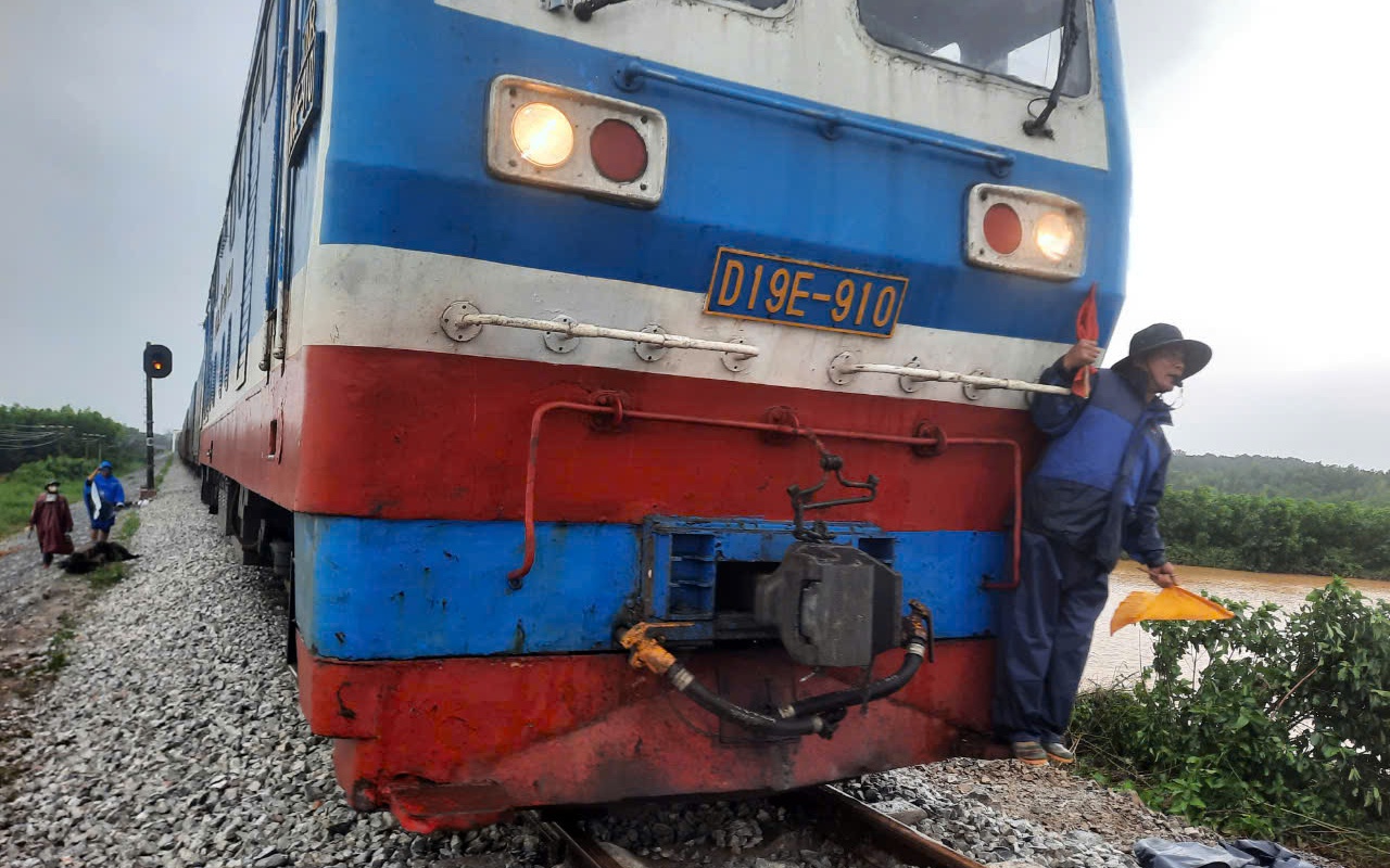 Th&ocirc;ng tuyến đường sắt qua Quảng Trị, chạy thử chuyến t&agrave;u h&agrave;ng đầu ti&ecirc;n