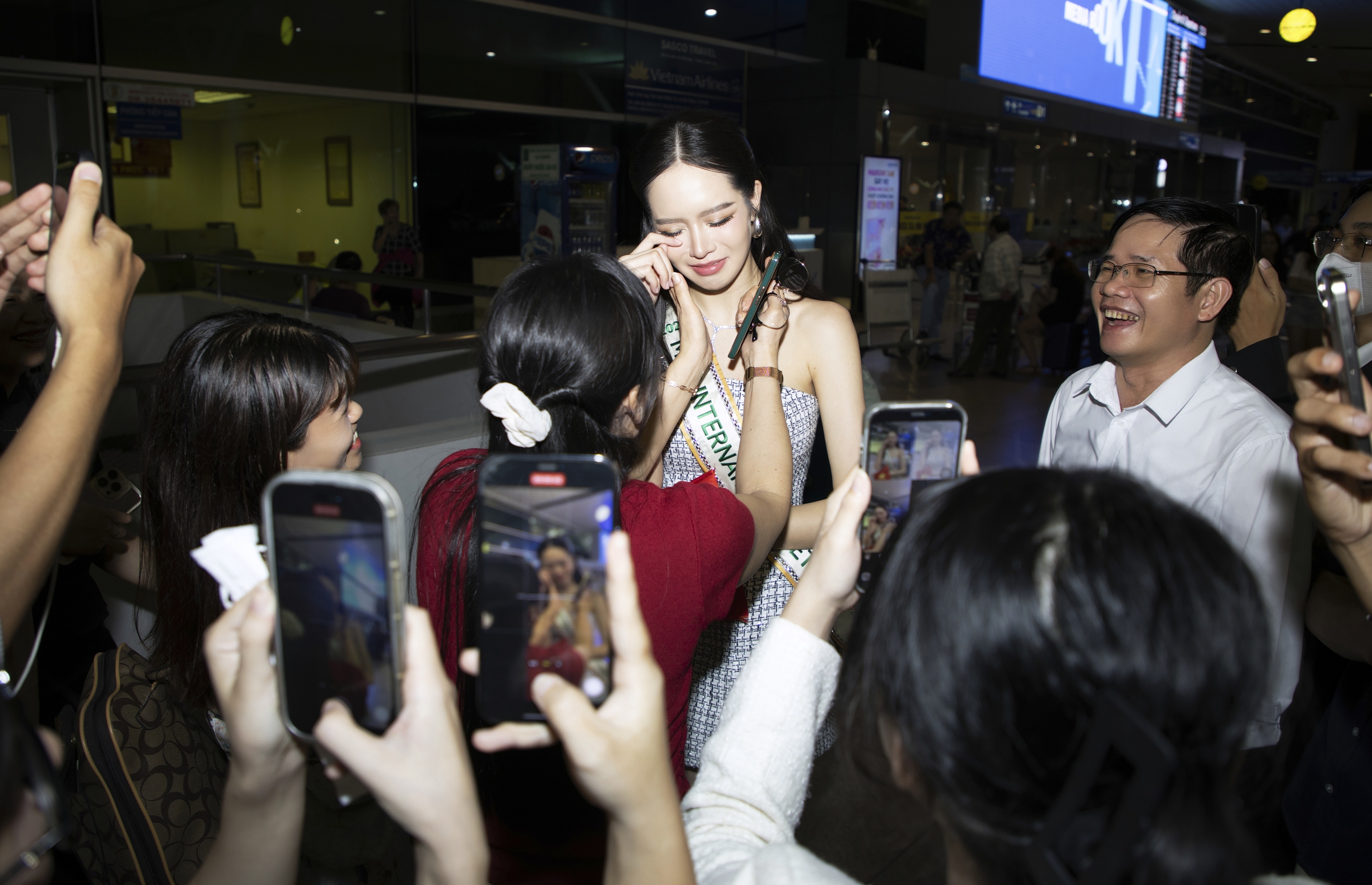 Hoa hậu Thanh Thủy mang 150kg hành lý để chuẩn bị cho Miss International 2024- Ảnh 2. Hoa hậu Thanh Thủy mang 150kg hành lý để chuẩn bị cho Miss International 2024- Ảnh 2.
