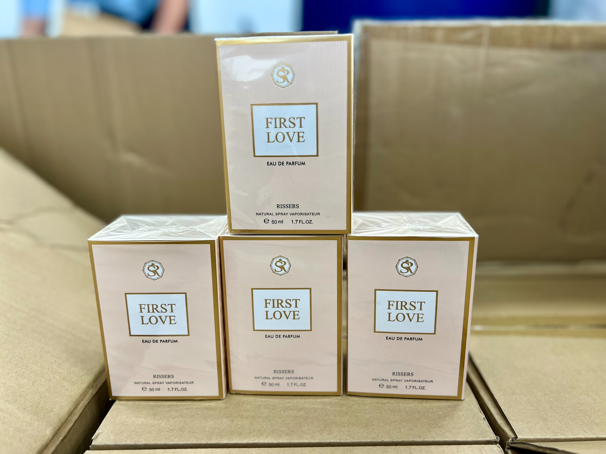 Ph&aacute;t hiện tr&ecirc;n 10.000 chai nước hoa kh&ocirc;ng r&otilde; nguồn gốc được hot TikToker b&aacute;n livestream- Ảnh 2.