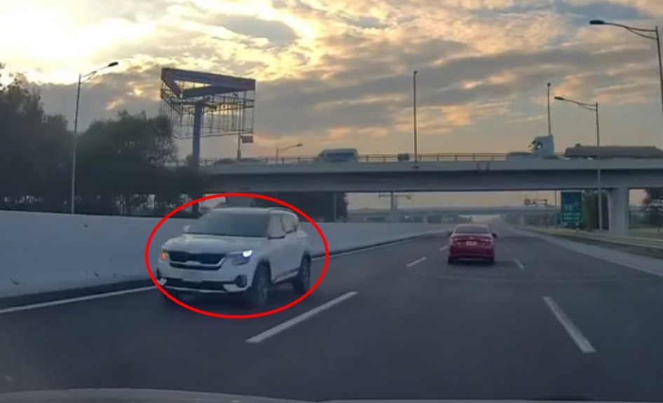 Đề xuất phạt đến 40 triệu đồng với h&agrave;nh vi l&aacute;i &ocirc; t&ocirc; đi l&ugrave;i, ngược chiều cao tốc- Ảnh 1.