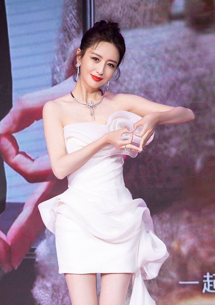 Đồng Lệ &Aacute; l&ecirc;n tiếng khi bị tố cặp k&egrave; quan chức, cầm đầu đường d&acirc;y bu&ocirc;n b&aacute;n t&igrave;nh dục- Ảnh 2.