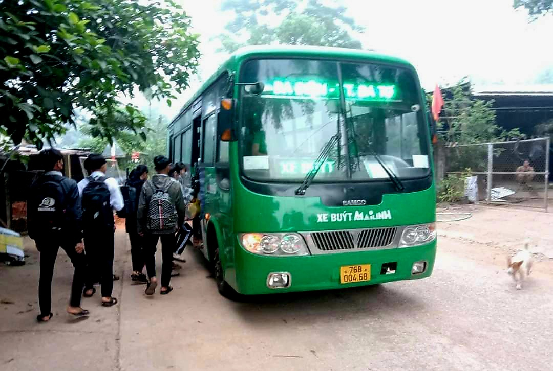 Tuyến xe bu&yacute;t chuy&ecirc;n chở học sinh miền n&uacute;i đầu ti&ecirc;n của tỉnh Quảng Ng&atilde;i- Ảnh 1.