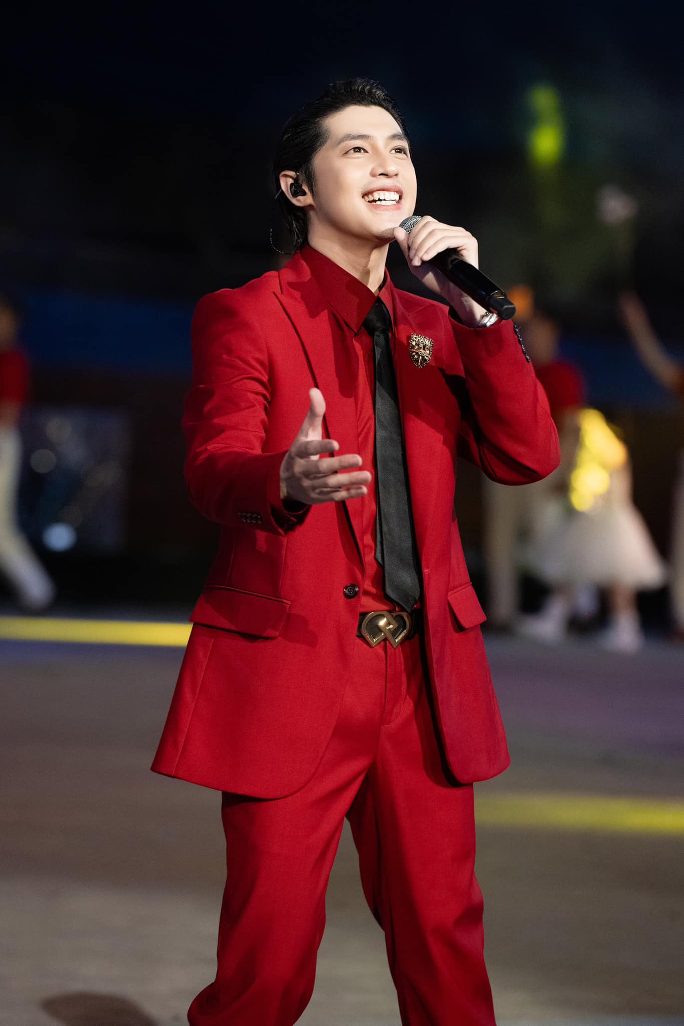 Noo Phước Thịnh "bắt tay" với Hồ Hoài Anh tại đêm chung kết Anh trai vượt ngàn chông gai- Ảnh 1. Noo Phước Thịnh "bắt tay" với Hồ Hoài Anh tại đêm chung kết Anh trai vượt ngàn chông gai- Ảnh 1.