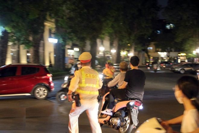 Đề xuất phạt đến 40 triệu đồng với h&agrave;nh vi l&aacute;i &ocirc; t&ocirc; đi l&ugrave;i, ngược chiều cao tốc- Ảnh 2.