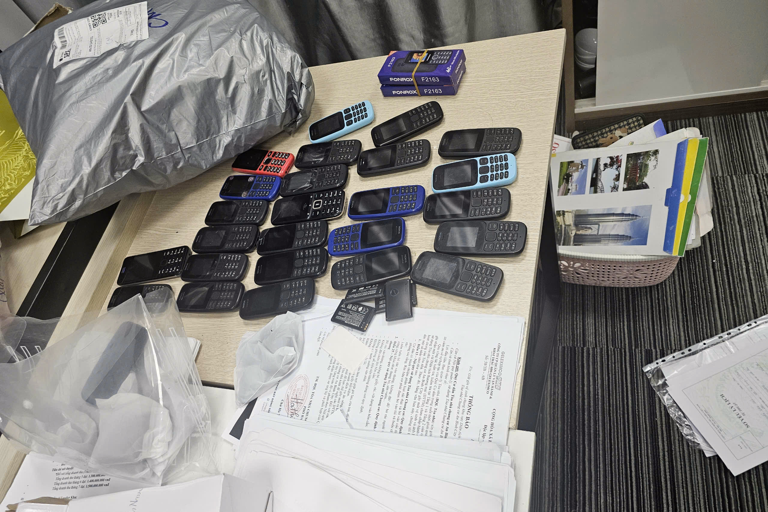 C&ocirc;ng an H&agrave; Nội triệt ph&aacute; vụ &aacute;n lớn, khởi tố gi&aacute;m đốc v&agrave; loạt l&atilde;nh đạo một c&ocirc;ng ty dược- Ảnh 2.