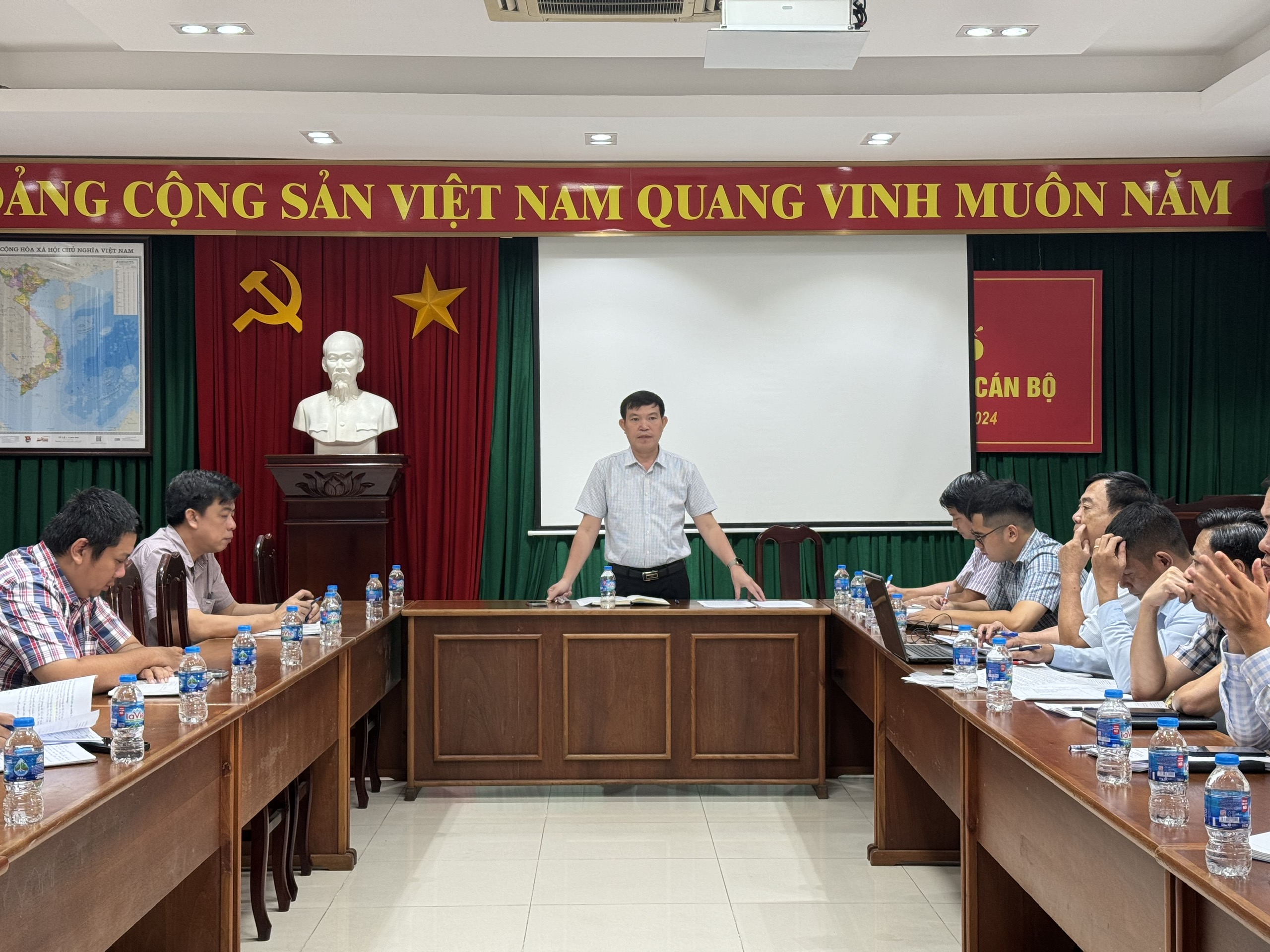 Lần lượt xử lý hư hỏng, ngập nước trên các tuyến quốc lộ qua Đồng Nai- Ảnh 1. Lần lượt xử lý hư hỏng, ngập nước trên các tuyến quốc lộ qua Đồng Nai- Ảnh 1.