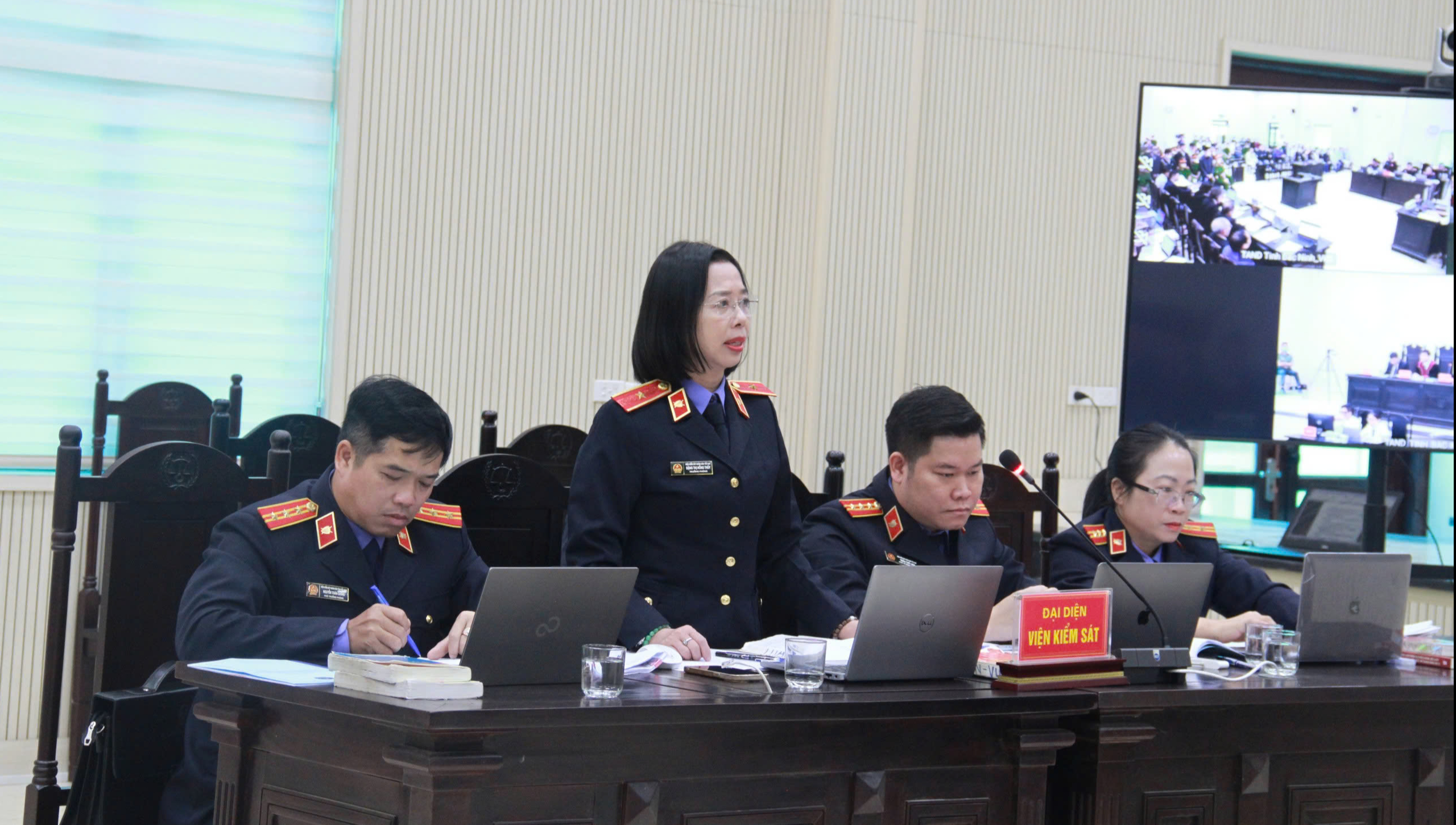 Cựu lãnh đạo tỉnh Bắc Ninh giữ vai trò gì trong vụ án liên quan đến AIC?- Ảnh 1. Cựu lãnh đạo tỉnh Bắc Ninh giữ vai trò gì trong vụ án liên quan đến AIC?- Ảnh 1.