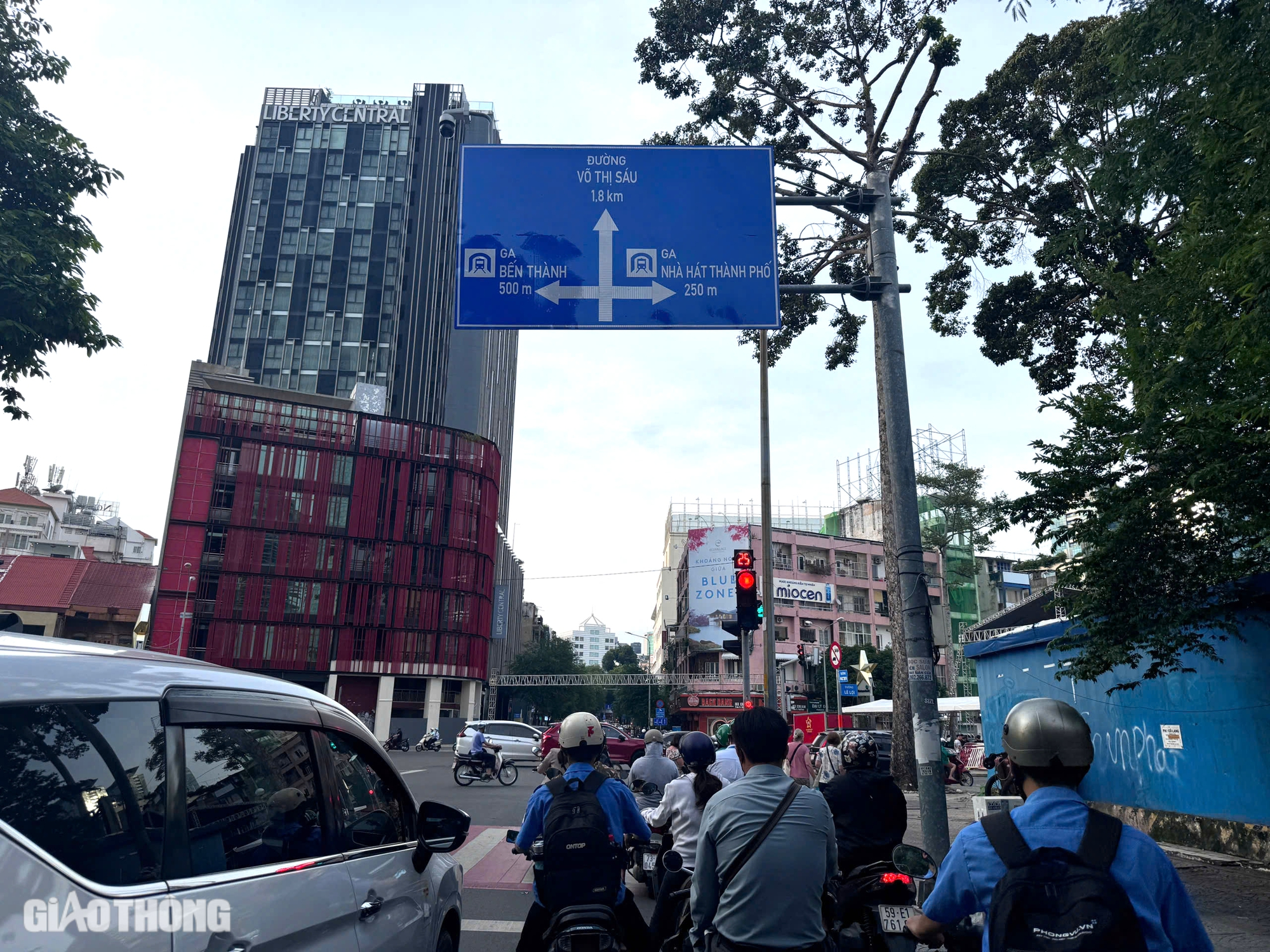 V&eacute; metro ở TP.HCM c&oacute; thể thanh to&aacute;n bằng tiền mặt, thẻ ng&acirc;n h&agrave;ng, v&iacute; điện tử- Ảnh 2.