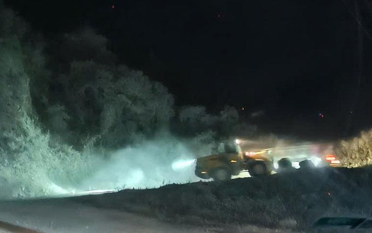 Điện Bi&ecirc;n: Mỏ đ&aacute; nổ m&igrave;n, đ&aacute; khủng bay ra giữa QL279, uy hiếp an to&agrave;n giao th&ocirc;ng- Ảnh 2.