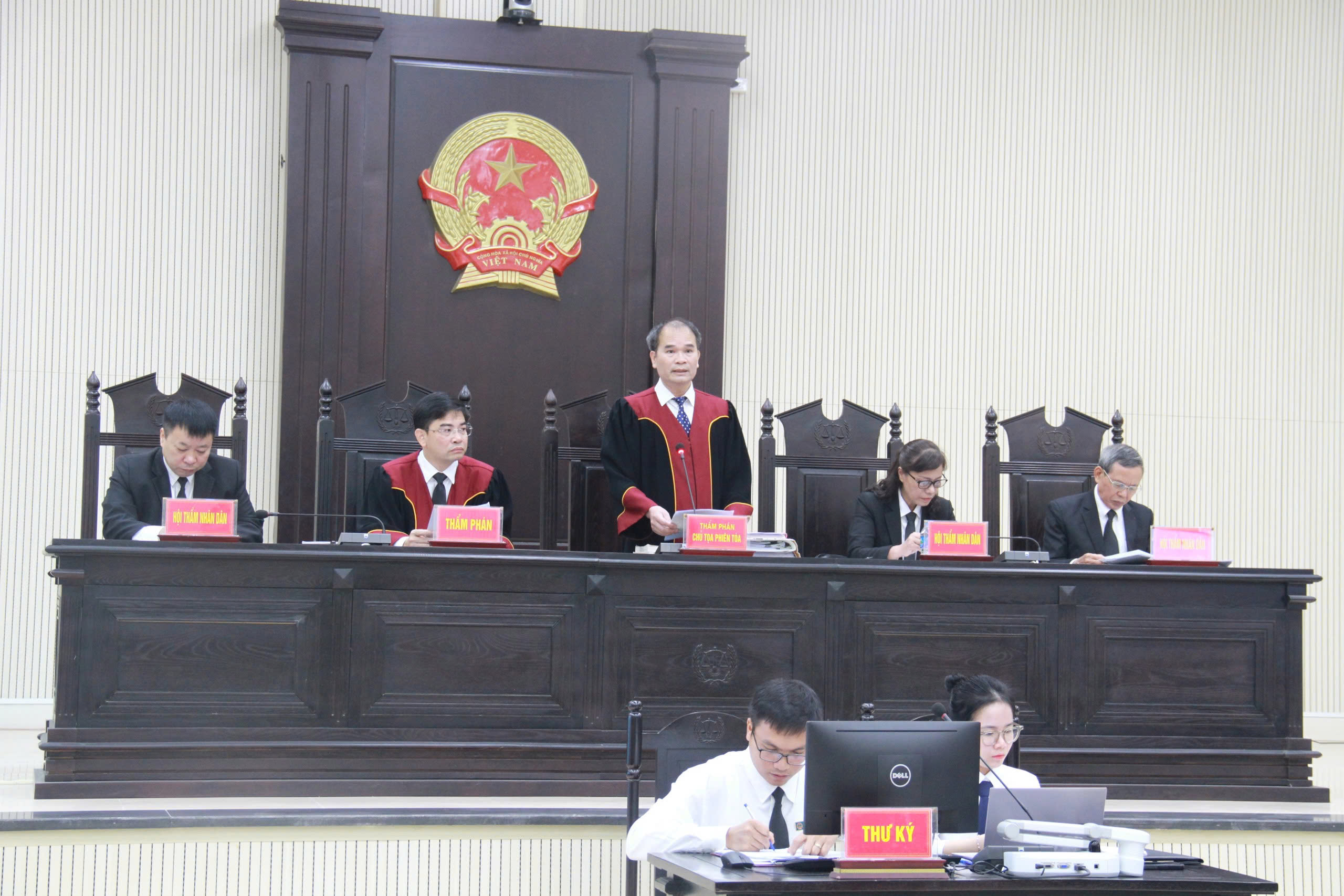 Cựu lãnh đạo Bắc Ninh mong sớm trở về khi nói lời sau cùng- Ảnh 2. Cựu lãnh đạo Bắc Ninh mong sớm trở về khi nói lời sau cùng- Ảnh 2.