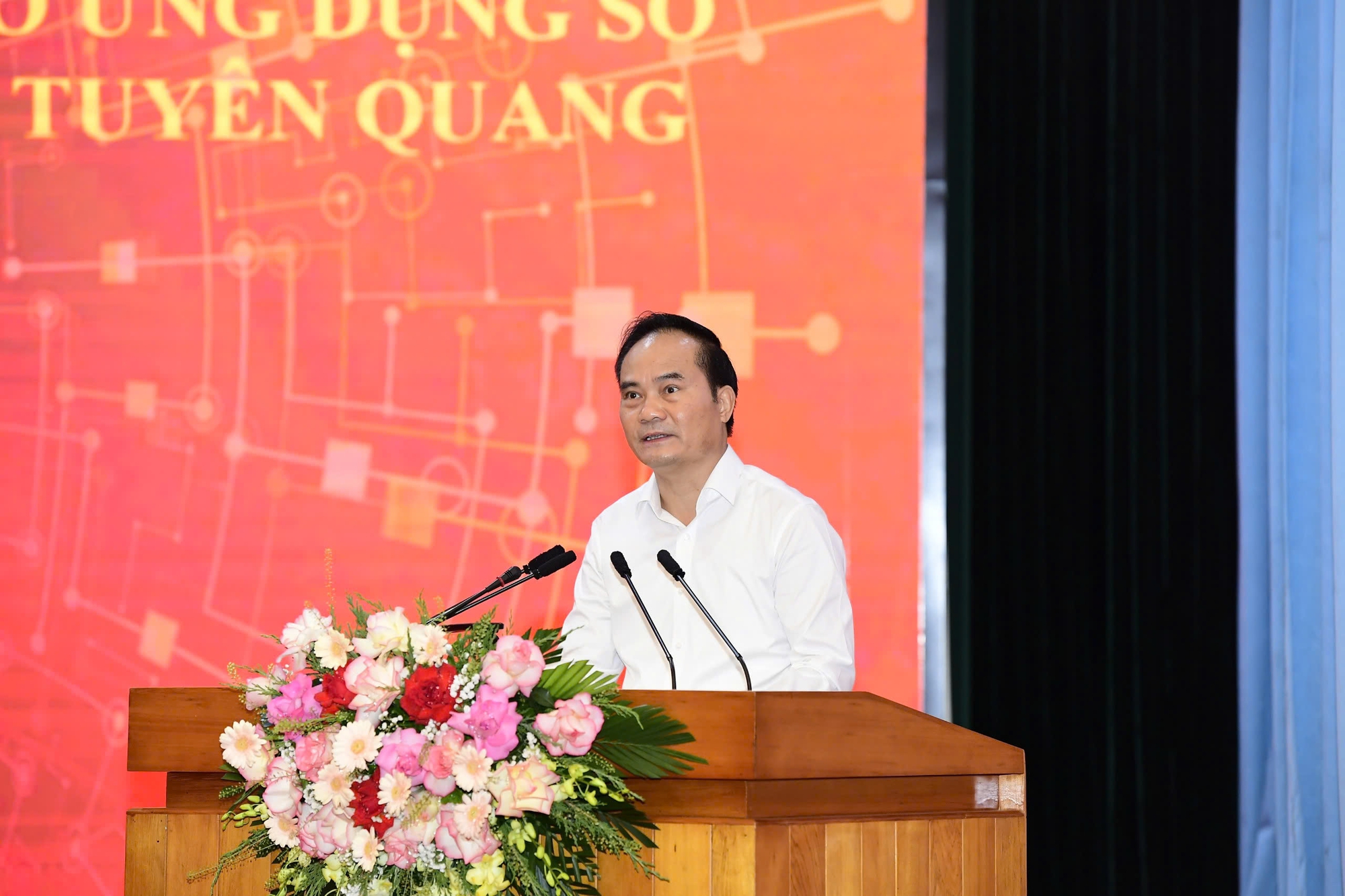 Chuy&ecirc;n gia hiến kế gi&uacute;p Tuy&ecirc;n Quang đổi mới s&aacute;ng tạo ứng dụng số để ph&aacute;t triển kinh tế- Ảnh 1.