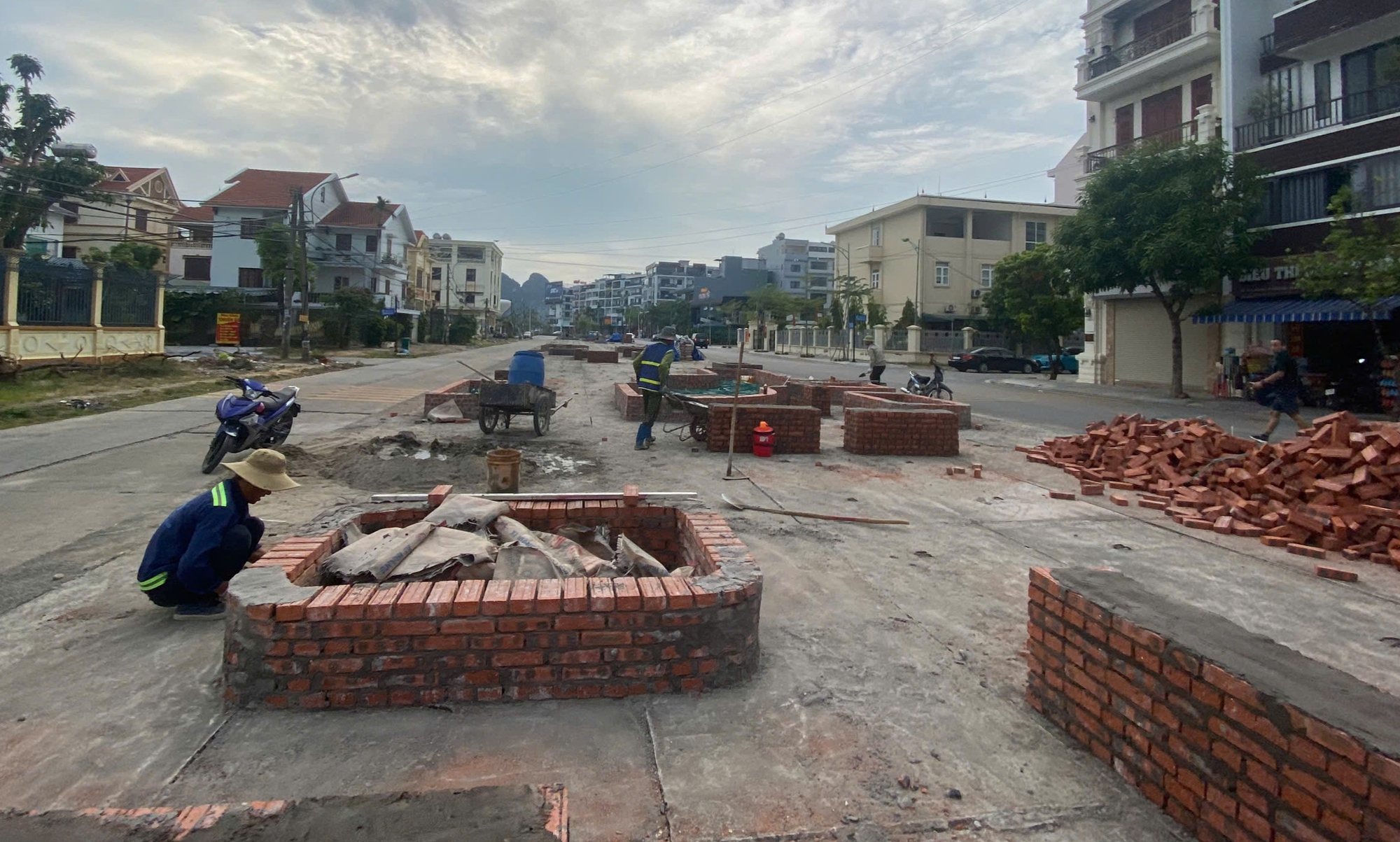 TP Hạ Long chỉnh trang đ&ocirc; thị, giải quyết "cơn kh&aacute;t" điểm đỗ xe- Ảnh 4.