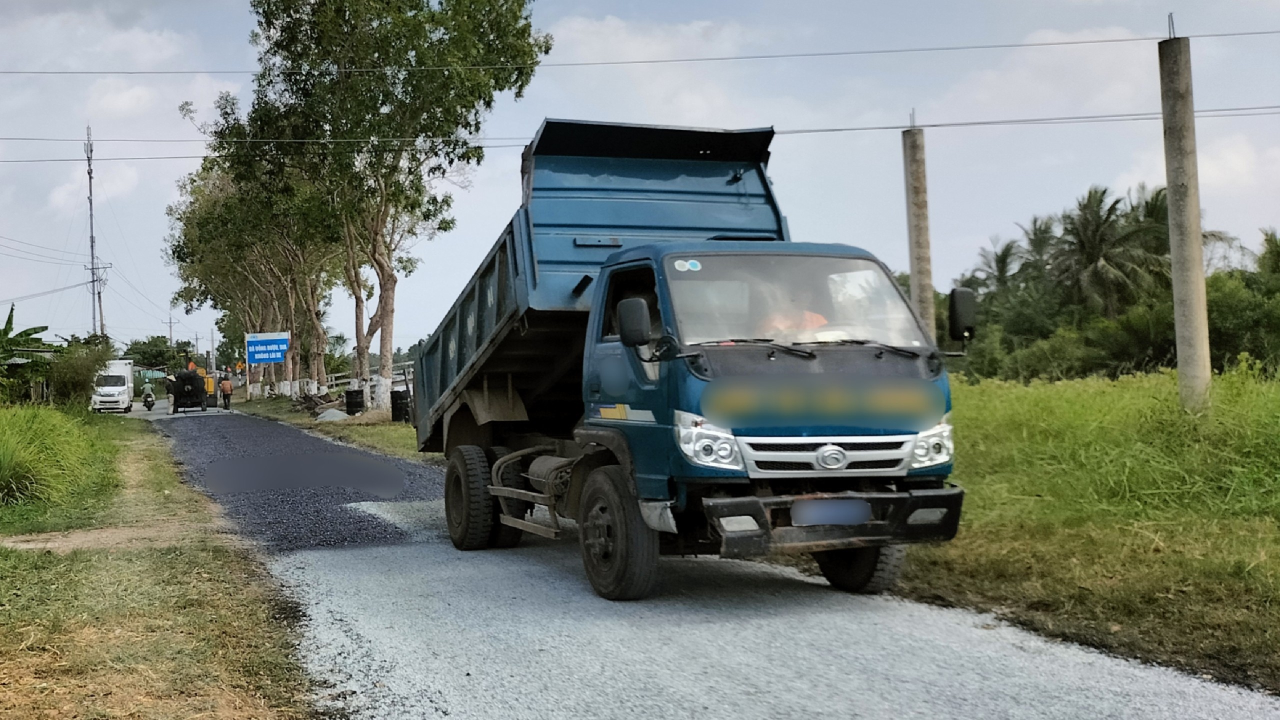 C&agrave; Mau: Sửa chữa mặt đường  4m, ghi nghiệm thu 13m- Ảnh 1.