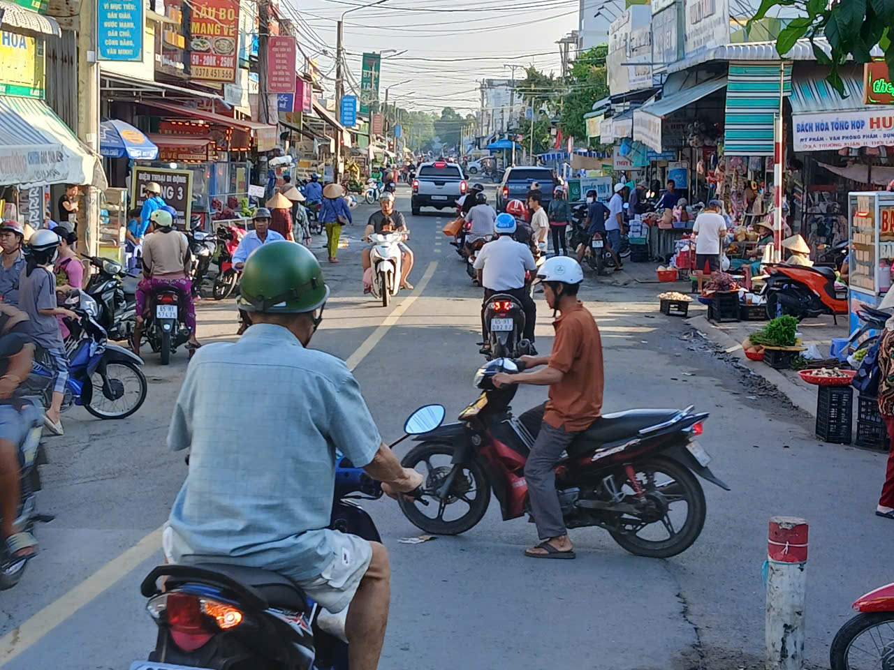Cần Thơ: Chợ cũ xuống cấp b&aacute;n mua tấp nập, chợ mới khang trang kh&ocirc;ng một b&oacute;ng người- Ảnh 7.