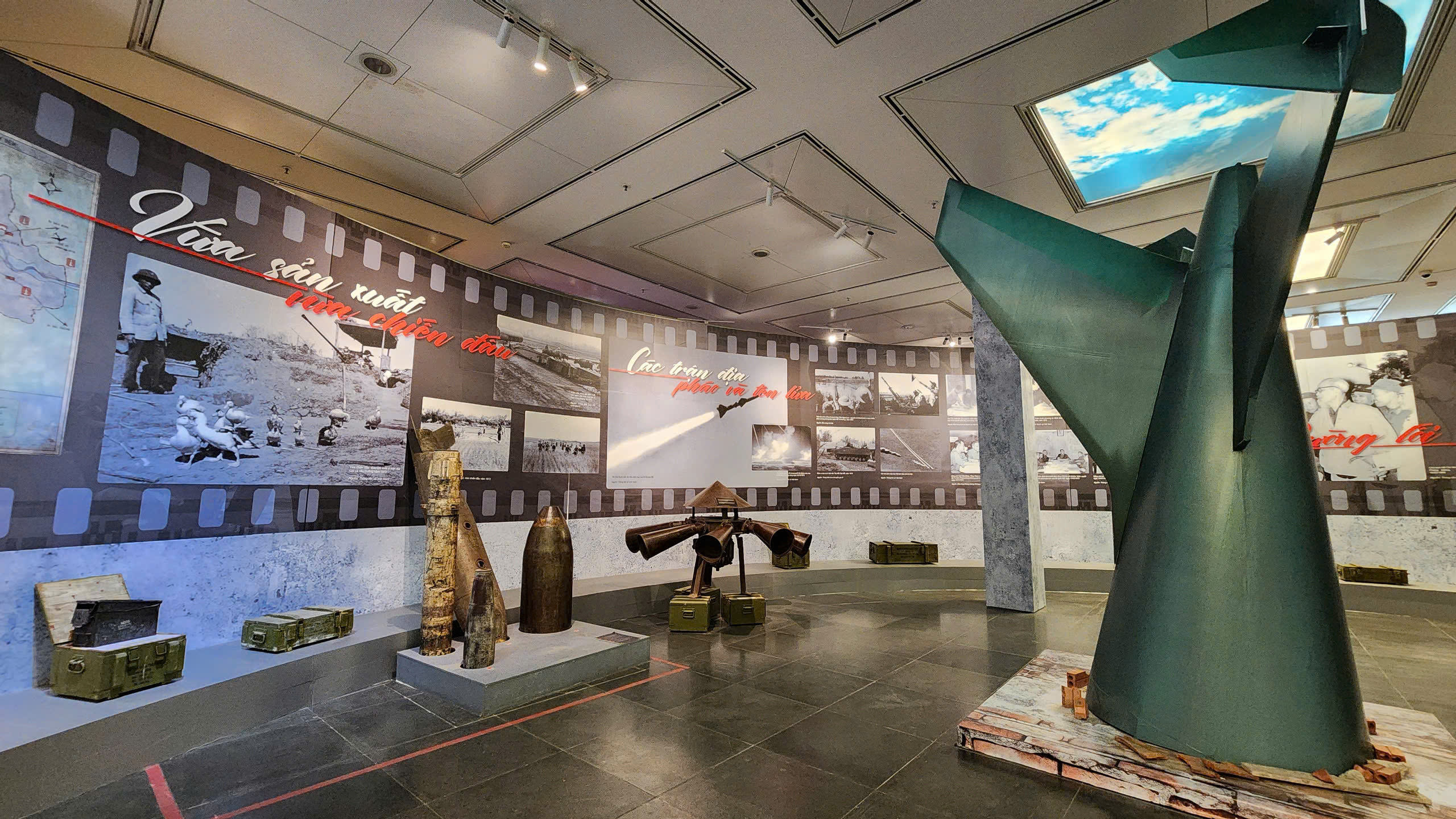 Khám phá không gian 2.500m2 tái hiện thành tựu kinh tế, văn hóa, xã hội của Thủ đô- Ảnh 1. Khám phá không gian 2.500m2 tái hiện thành tựu kinh tế, văn hóa, xã hội của Thủ đô- Ảnh 1.