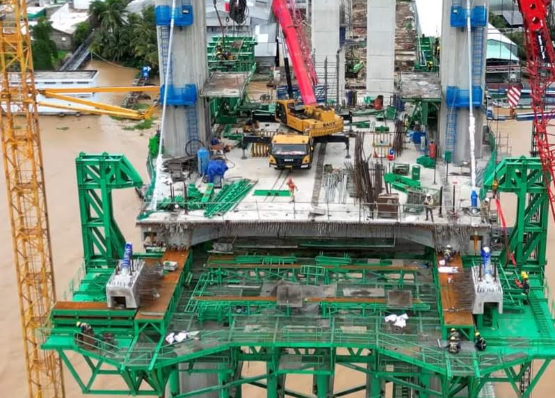 Cầu Rạch Miễu 2 vượt tiến độ, ho&agrave;n th&agrave;nh một trụ th&aacute;p ch&iacute;nh d&acirc;y văng- Ảnh 3.