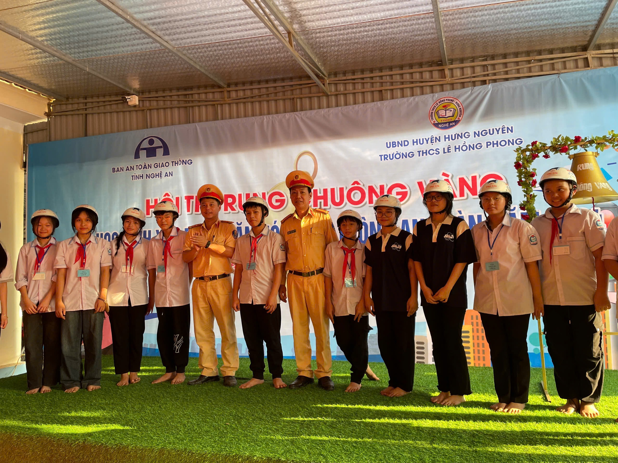 X&acirc;y dựng văn h&oacute;a giao th&ocirc;ng an to&agrave;n cho học sinh qua hội thi rung chu&ocirc;ng v&agrave;ng- Ảnh 2.