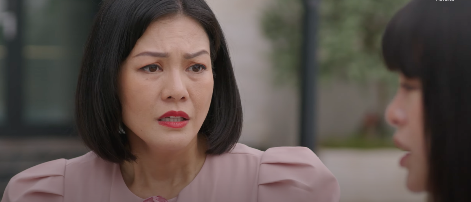 Đi giữa trời rực rỡ tập 48: Chải ngậm ng&ugrave;i nh&igrave;n Pu bước l&ecirc;n &ocirc; t&ocirc; của Th&aacute;i - Ảnh 1.