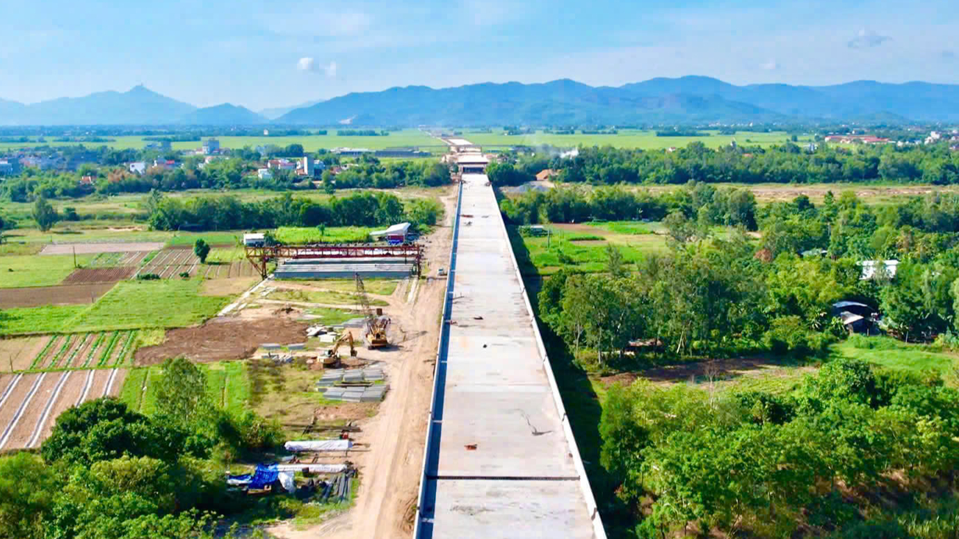 Cầu d&agrave;i nhất cao tốc Ch&iacute; Thạnh - V&acirc;n Phong sẽ ho&agrave;n th&agrave;nh v&agrave;o 30/4/2025- Ảnh 2.