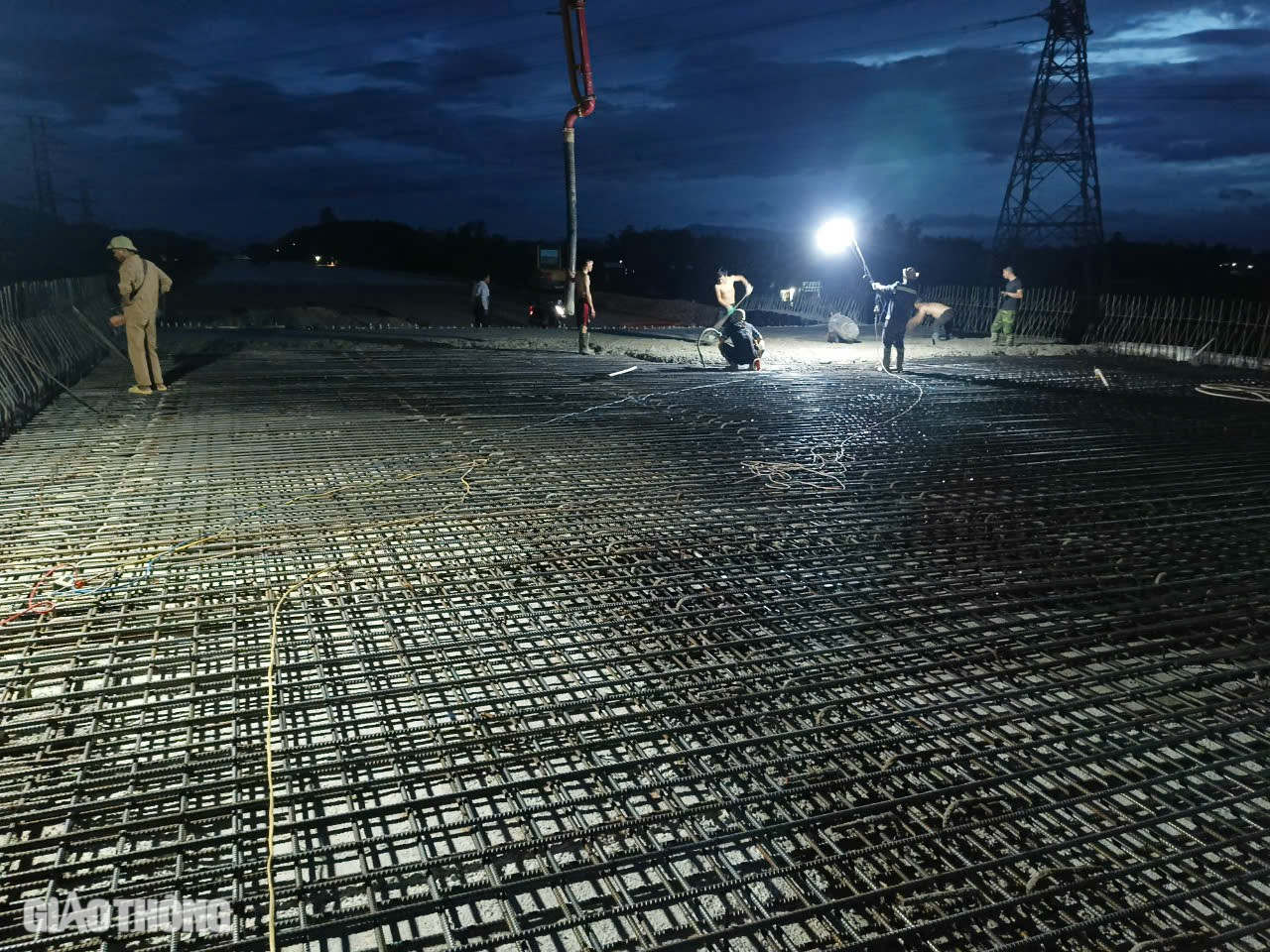 Đ&ecirc;m tr&ecirc;n c&ocirc;ng trường cao tốc Ho&agrave;i Nhơn - Quy Nhơn- Ảnh 5.