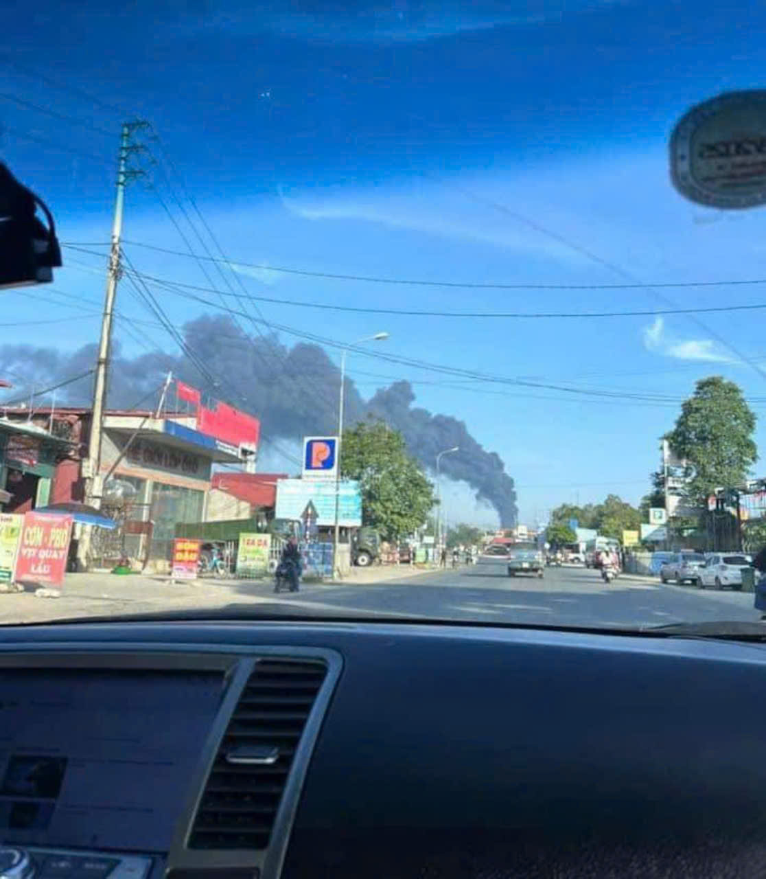 Đang cháy lớn tại xưởng sản xuất xe đạp, xe máy điện ở Lạng Sơn- Ảnh 2. Đang cháy lớn tại xưởng sản xuất xe đạp, xe máy điện ở Lạng Sơn- Ảnh 2.