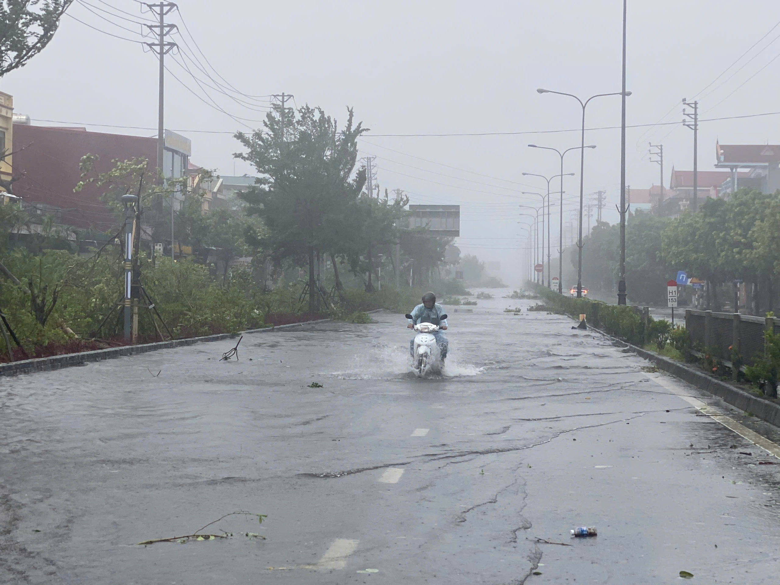 Quảng Ninh ưu ti&ecirc;n kh&ocirc;i phục hạ tầng giao th&ocirc;ng bị hư hỏng sau mưa b&atilde;o- Ảnh 1.