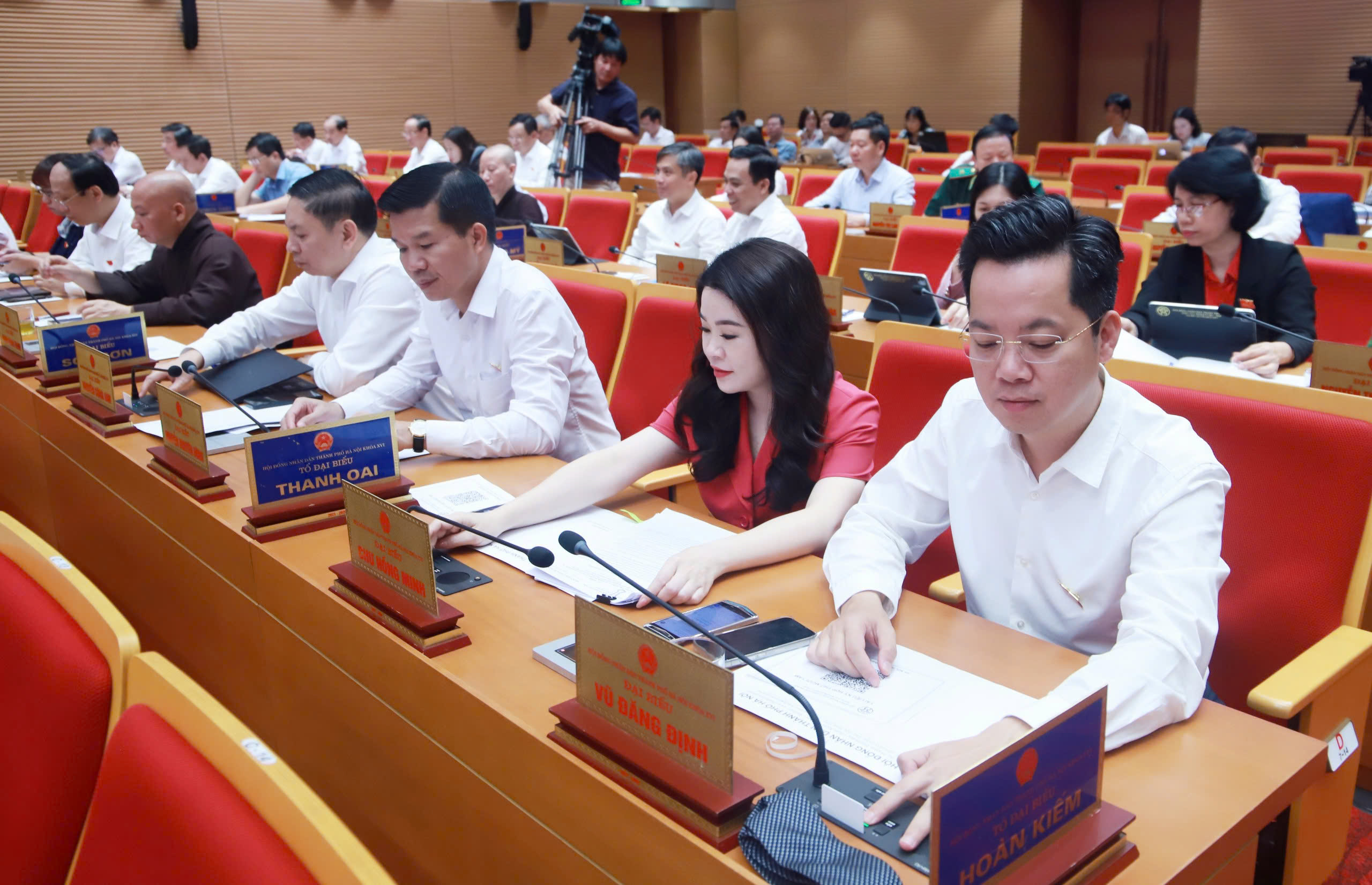 Học ph&iacute; mới của c&aacute;c trường c&ocirc;ng lập chất lượng cao ở H&agrave; Nội- Ảnh 2.