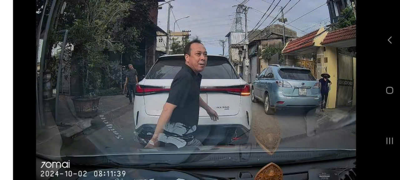 Ho&agrave;n thiện hồ sơ xử l&yacute; h&igrave;nh sự 2 đối tượng h&agrave;nh hung t&agrave;i xế taxi tại Bắc Ninh- Ảnh 3.