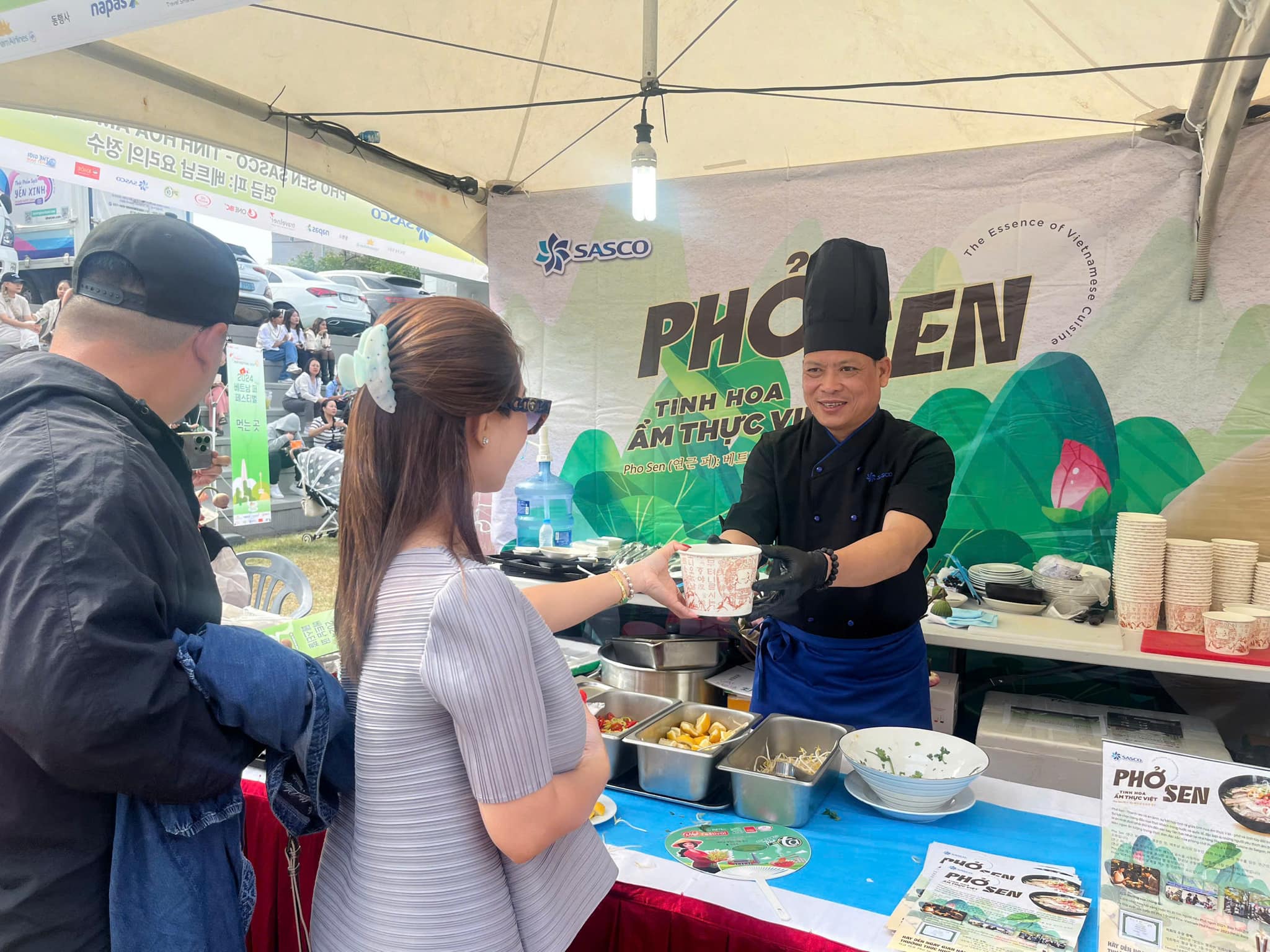 Phở Việt, hương sen tỏa ng&aacute;t trong sắc thu H&agrave;n- Ảnh 3.