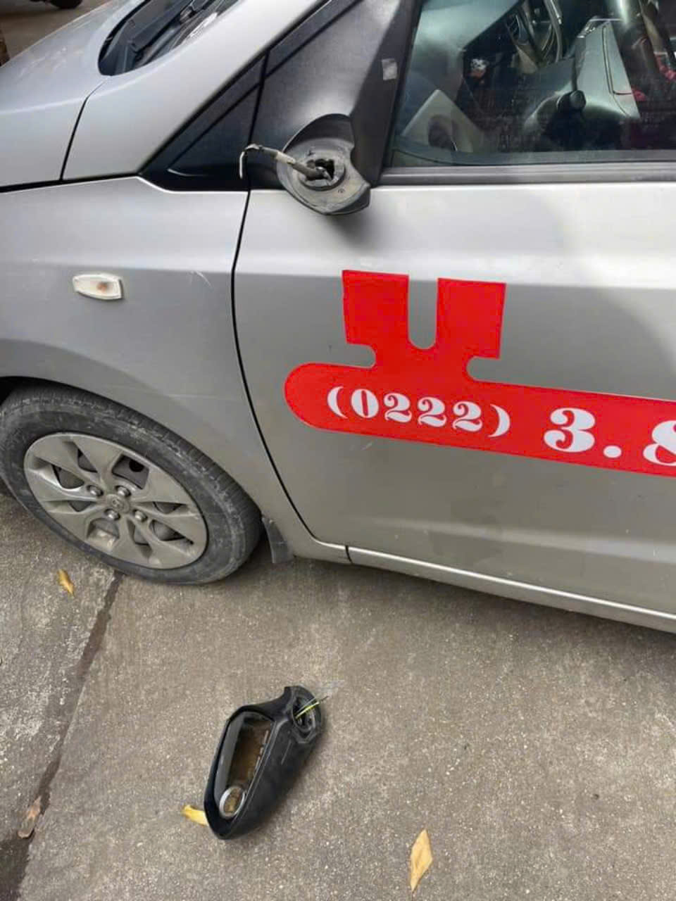 Ho&agrave;n thiện hồ sơ xử l&yacute; h&igrave;nh sự 2 đối tượng h&agrave;nh hung t&agrave;i xế taxi tại Bắc Ninh- Ảnh 2.