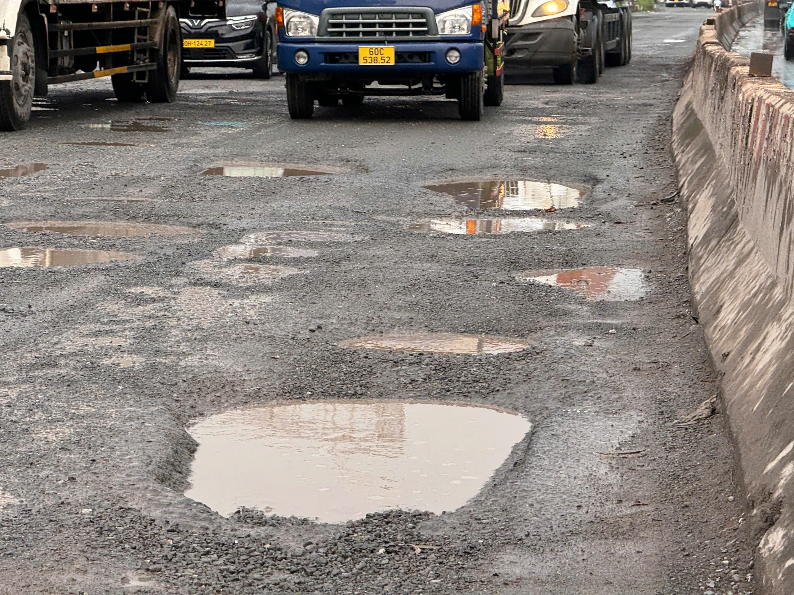 Đồng Nai: Ph&acirc;n luồng giao th&ocirc;ng để sửa chữa QL51 đoạn trước Sơn Ti&ecirc;n- Ảnh 4.