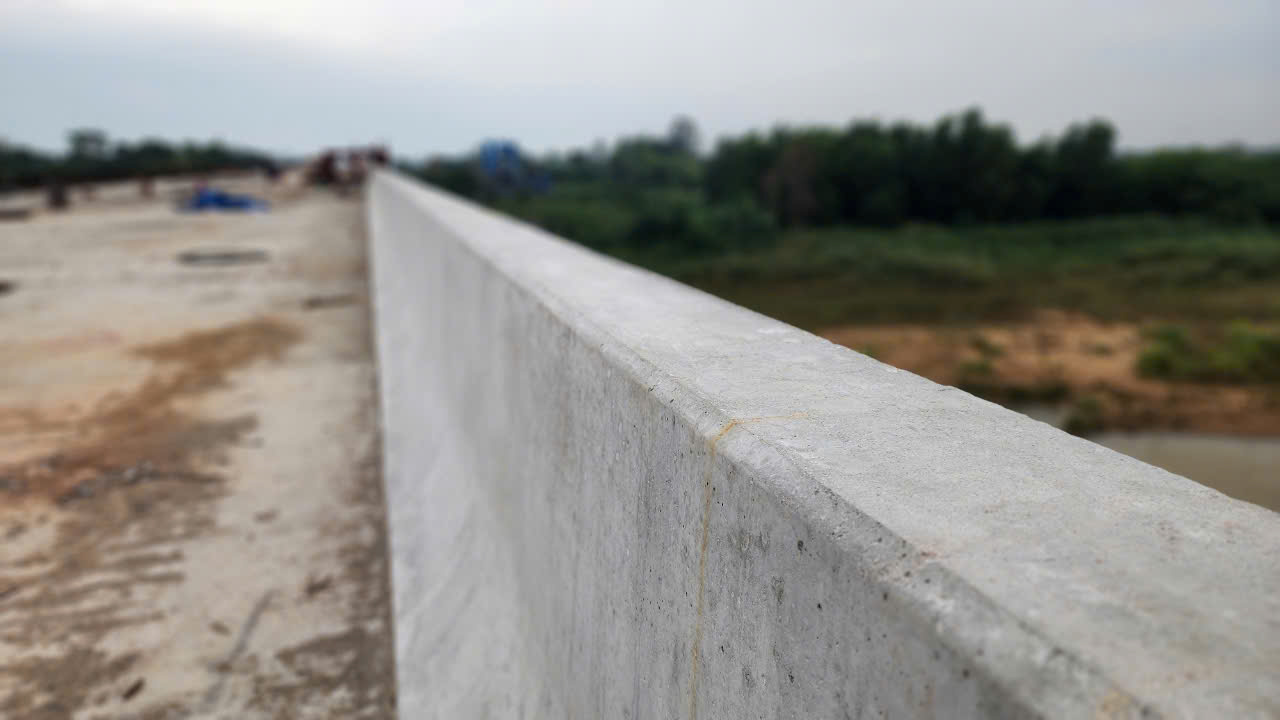 Đổ mẻ b&ecirc; t&ocirc;ng cuối c&ugrave;ng tr&ecirc;n cầu s&ocirc;ng Vệ, cao tốc Quảng Ng&atilde;i - Ho&agrave;i Nhơn- Ảnh 12.