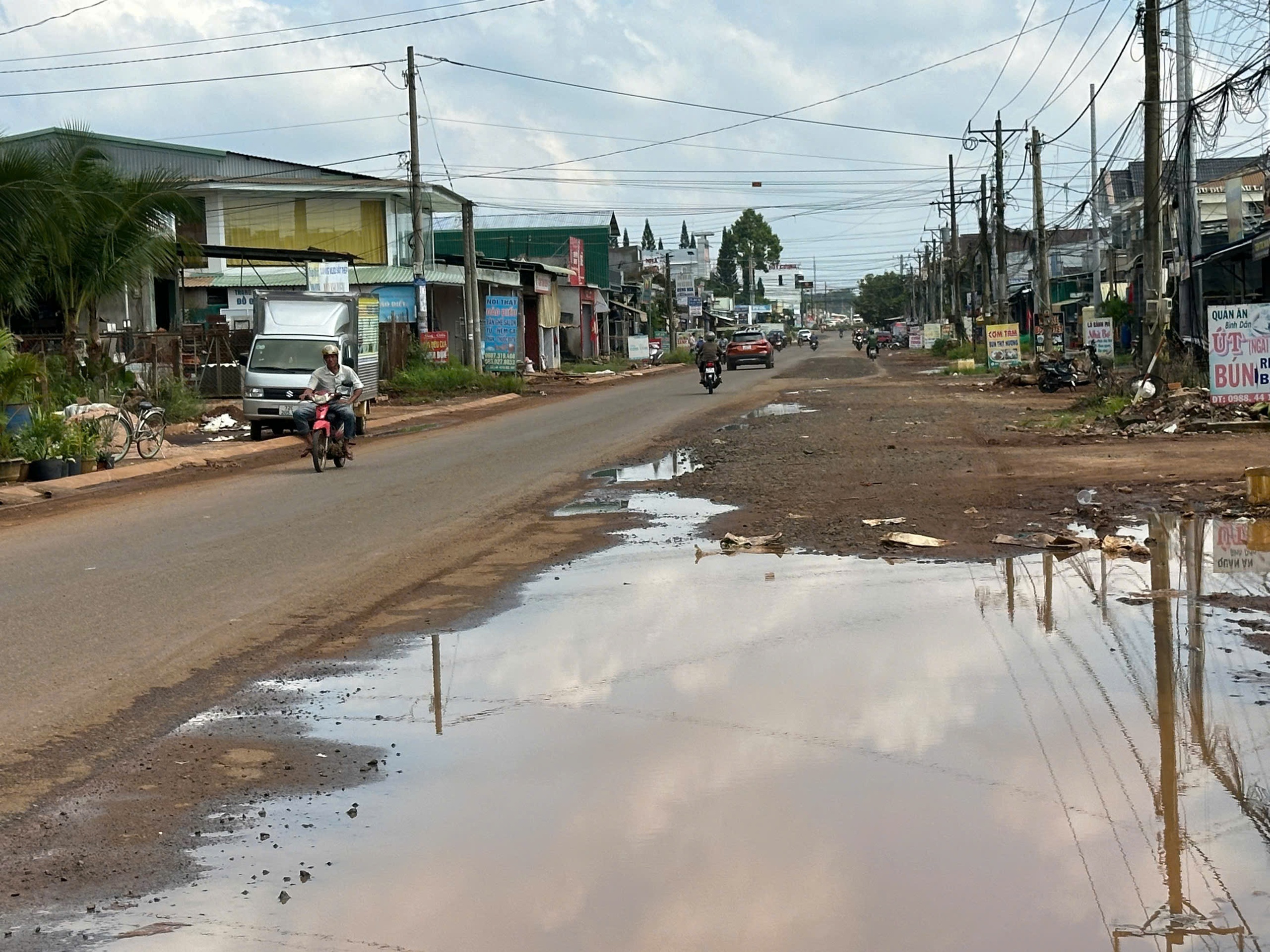 Bà Rịa - Vũng Tàu: Thót tim khi đi trên tỉnh lộ 328- Ảnh 6. Bà Rịa - Vũng Tàu: Thót tim khi đi trên tỉnh lộ 328- Ảnh 6.