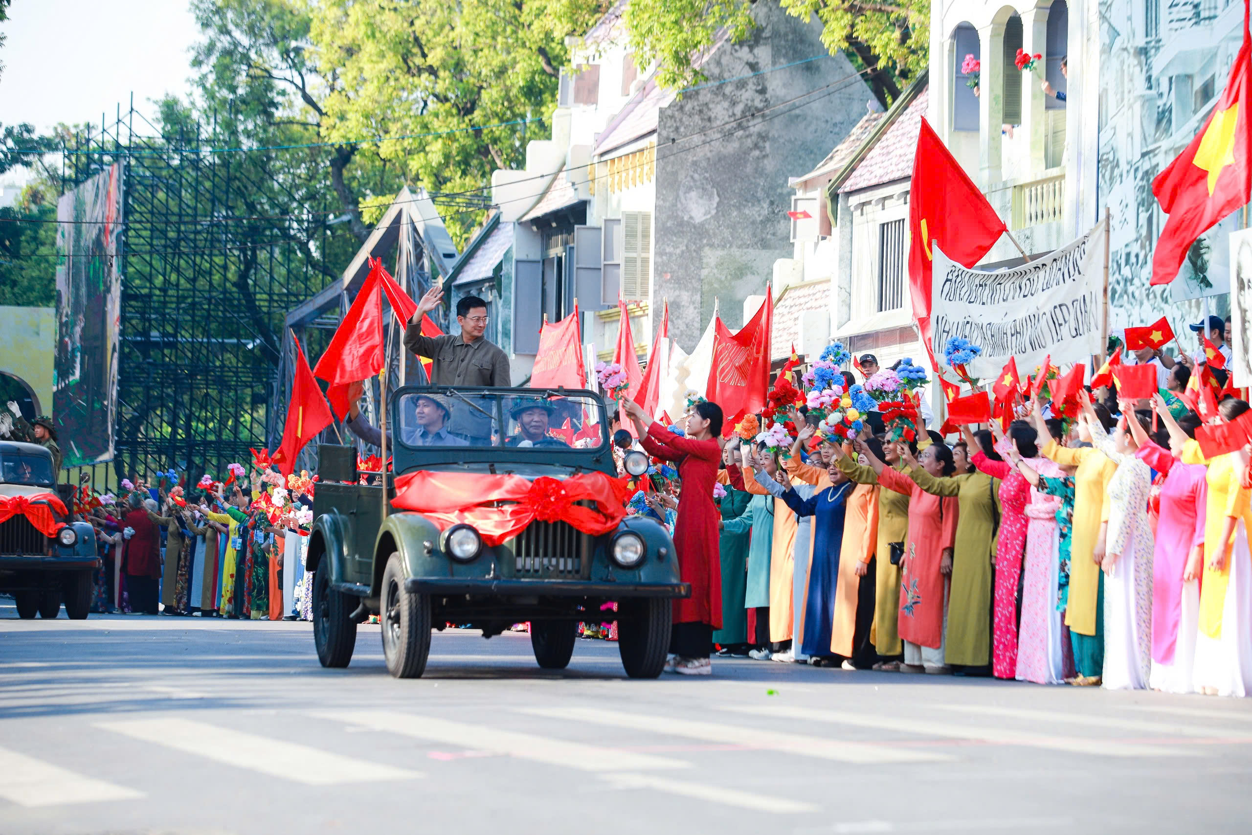 H&ugrave;ng tr&aacute;ng Ng&agrave;y hội Văn h&oacute;a v&igrave; h&ograve;a b&igrave;nh ch&agrave;o mừng kỷ niệm 70 năm Ng&agrave;y Giải ph&oacute;ng Thủ đ&ocirc;- Ảnh 5.