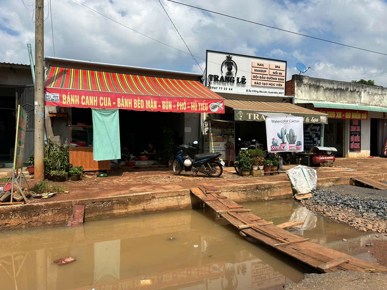 Bà Rịa - Vũng Tàu: Thót tim khi đi trên tỉnh lộ 328- Ảnh 1. Bà Rịa - Vũng Tàu: Thót tim khi đi trên tỉnh lộ 328- Ảnh 1.