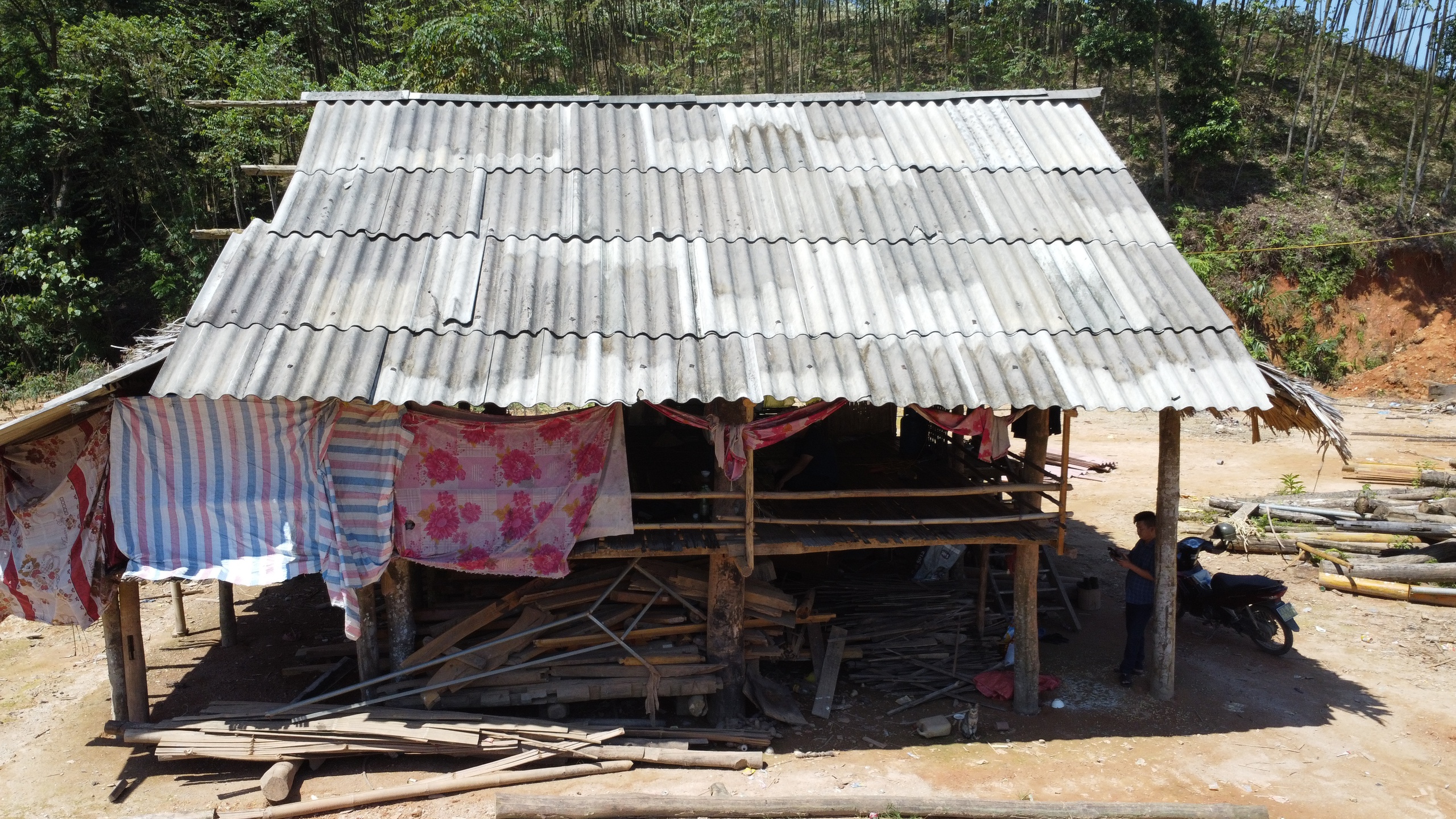 X&oacute;t cảnh nữ sinh ngh&egrave;o dang dở việc học, phải ngồi xe lăn do tai nạn giao th&ocirc;ng- Ảnh 1.