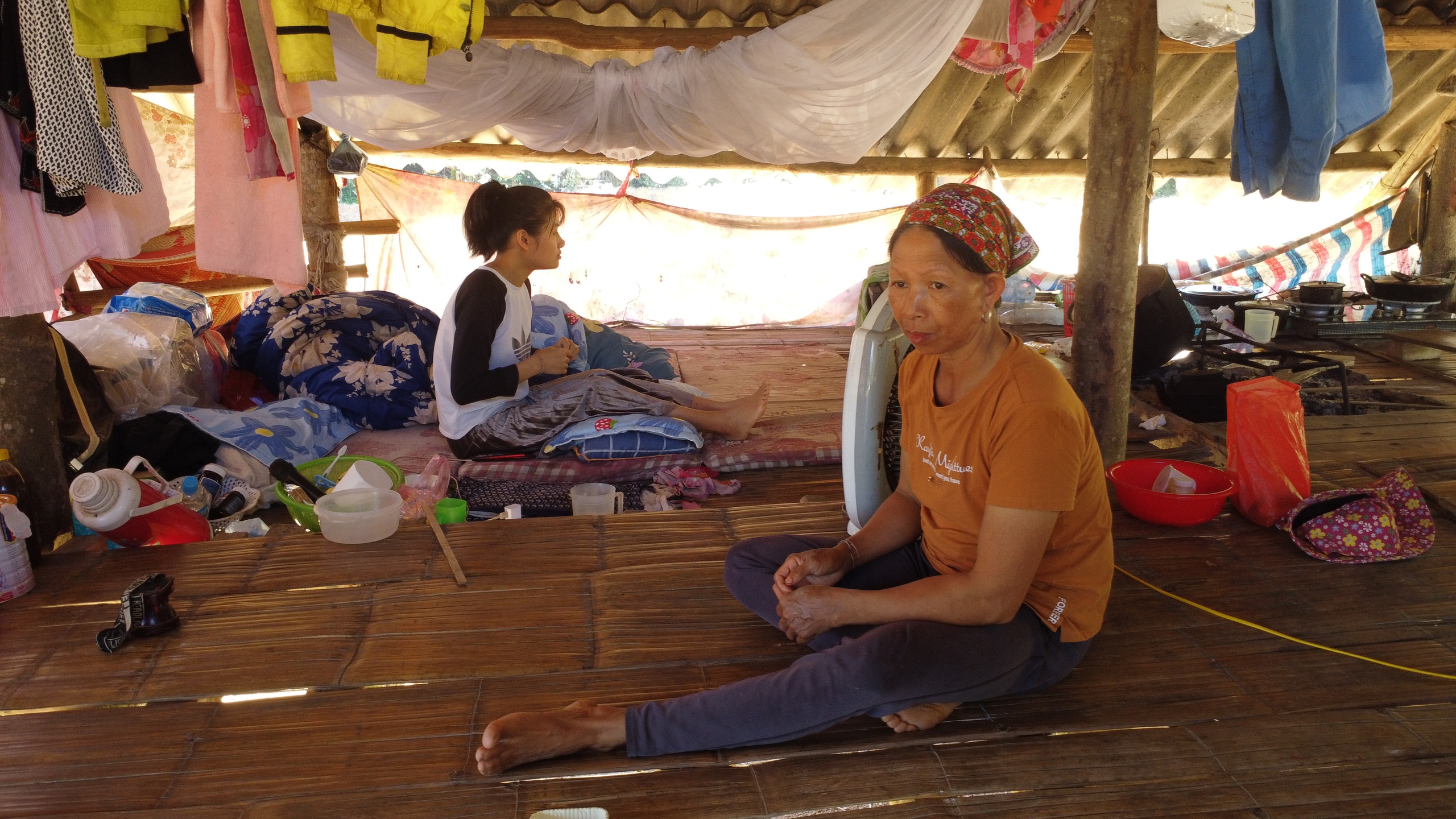 X&oacute;t cảnh nữ sinh ngh&egrave;o dang dở việc học, phải ngồi xe lăn do tai nạn giao th&ocirc;ng- Ảnh 2.