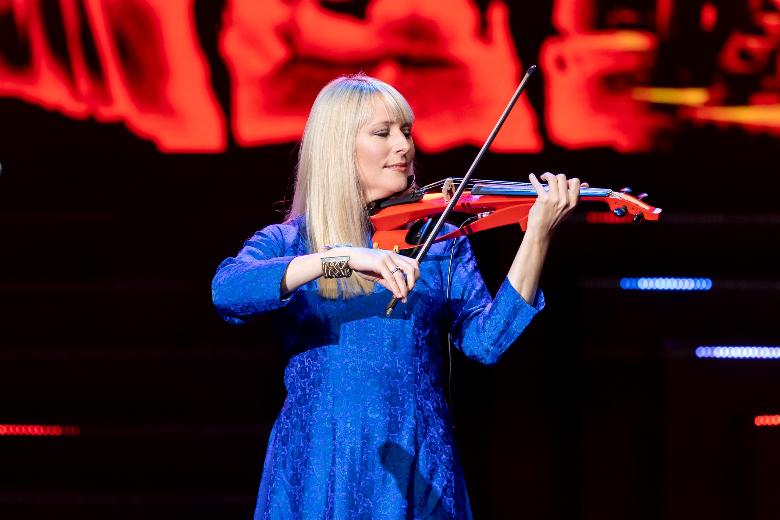 Tứ tấu Bond huyền thoại mặc &aacute;o d&agrave;i Việt Nam biểu diễn ở H&agrave; Nội- Ảnh 4.