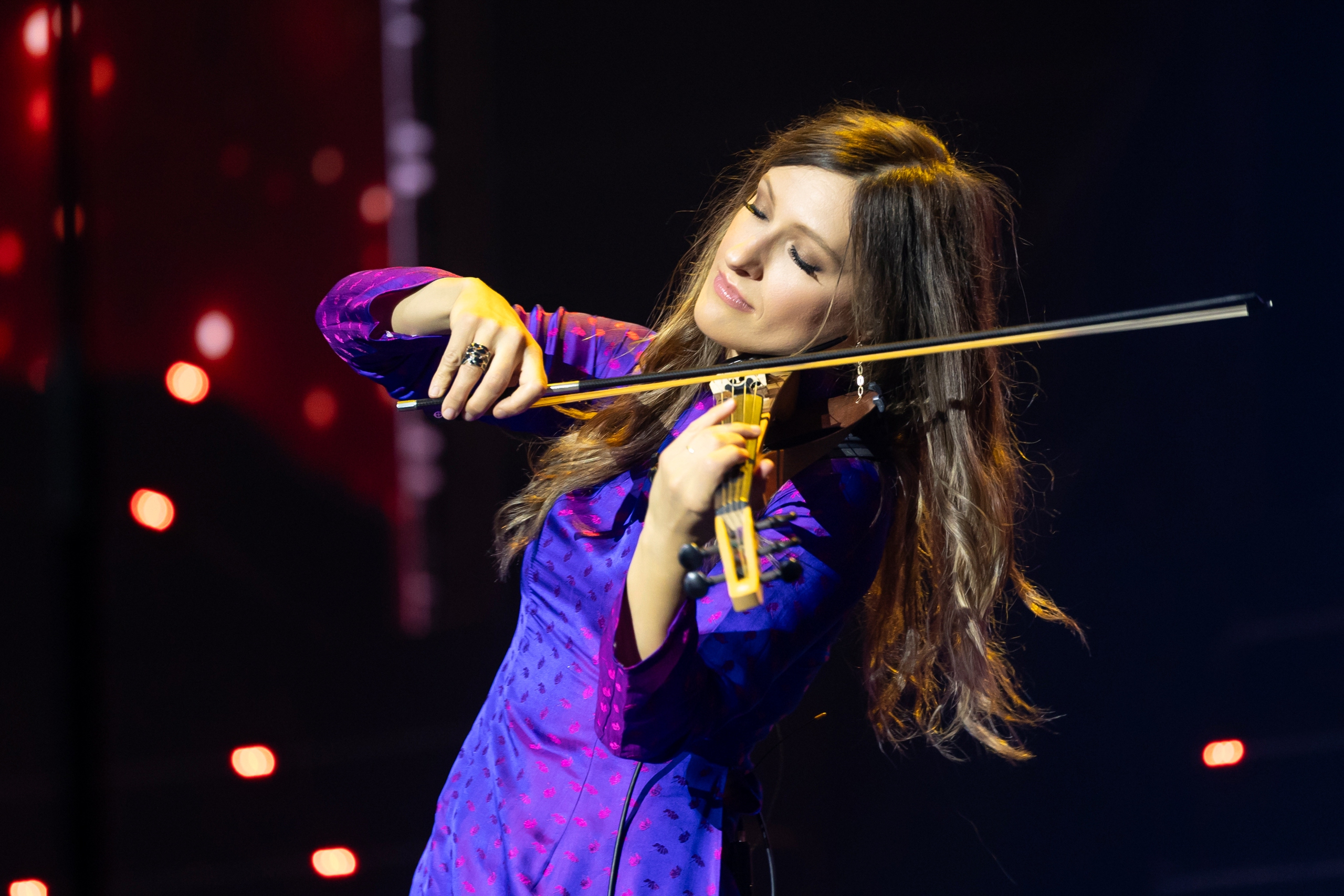 Tứ tấu Bond huyền thoại mặc &aacute;o d&agrave;i Việt Nam biểu diễn ở H&agrave; Nội- Ảnh 5.