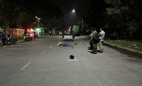 Thanh niên tử vong giữa đường trong khu công nghiệp Sóng Thần- Ảnh 1. Thanh niên tử vong giữa đường trong khu công nghiệp Sóng Thần- Ảnh 1.